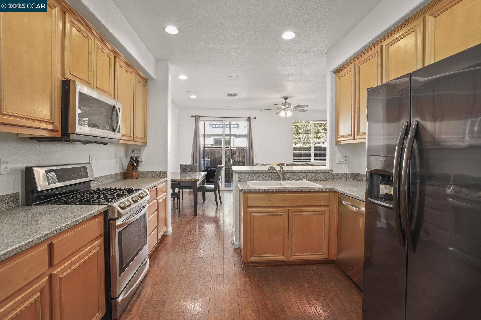 Detail Gallery Image 9 of 30 For 1347 Eisenhower Way, Brentwood,  CA 94513 - 3 Beds | 2/1 Baths