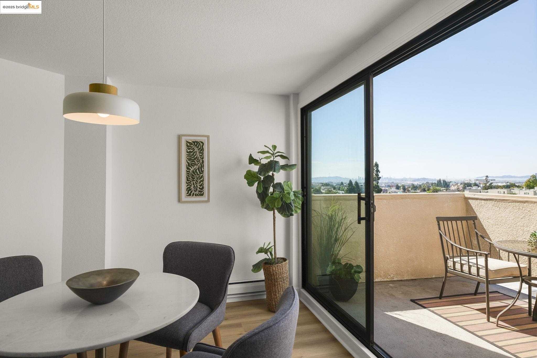 Detail Gallery Image 11 of 28 For 655 Chetwood St #402,  Oakland,  CA 94610 - 1 Beds | 1 Baths