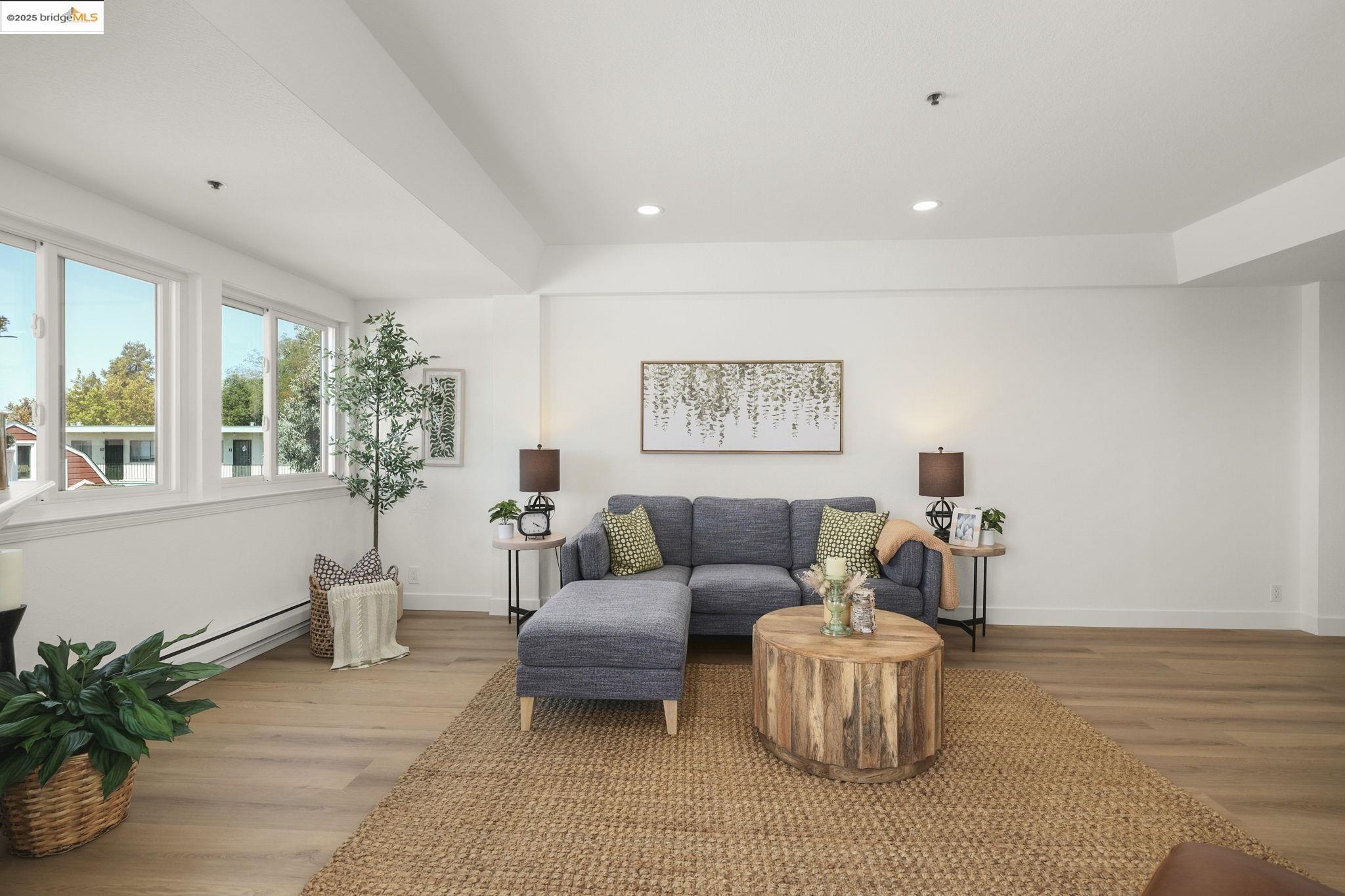 Detail Gallery Image 13 of 28 For 655 Chetwood St #402,  Oakland,  CA 94610 - 1 Beds | 1 Baths