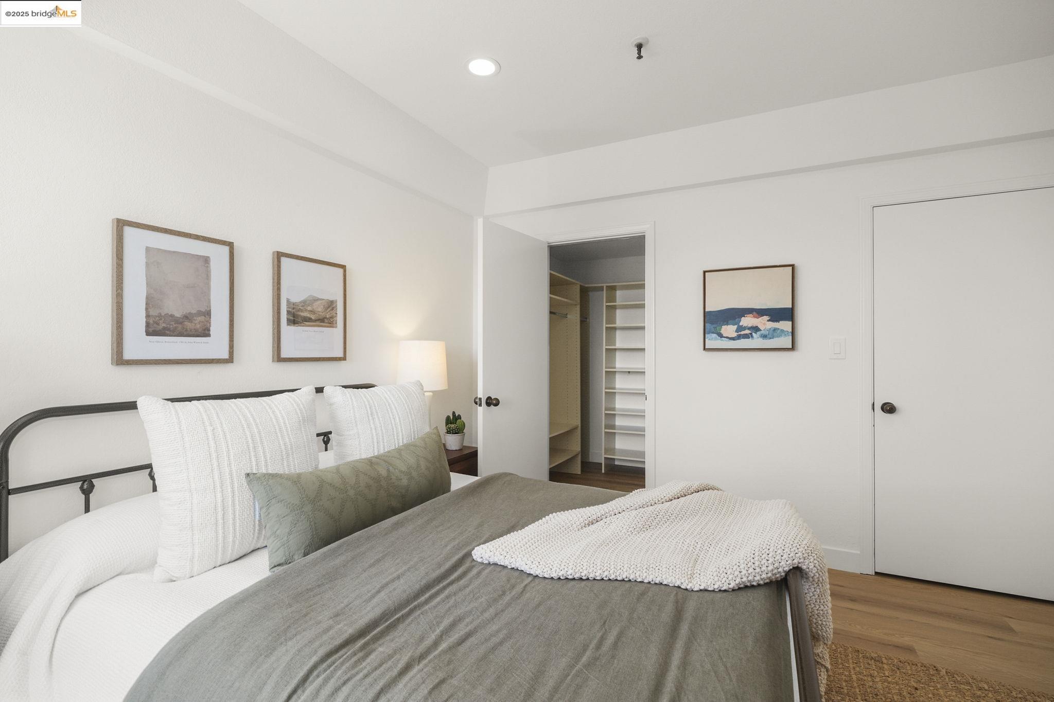 Detail Gallery Image 16 of 28 For 655 Chetwood St #402,  Oakland,  CA 94610 - 1 Beds | 1 Baths