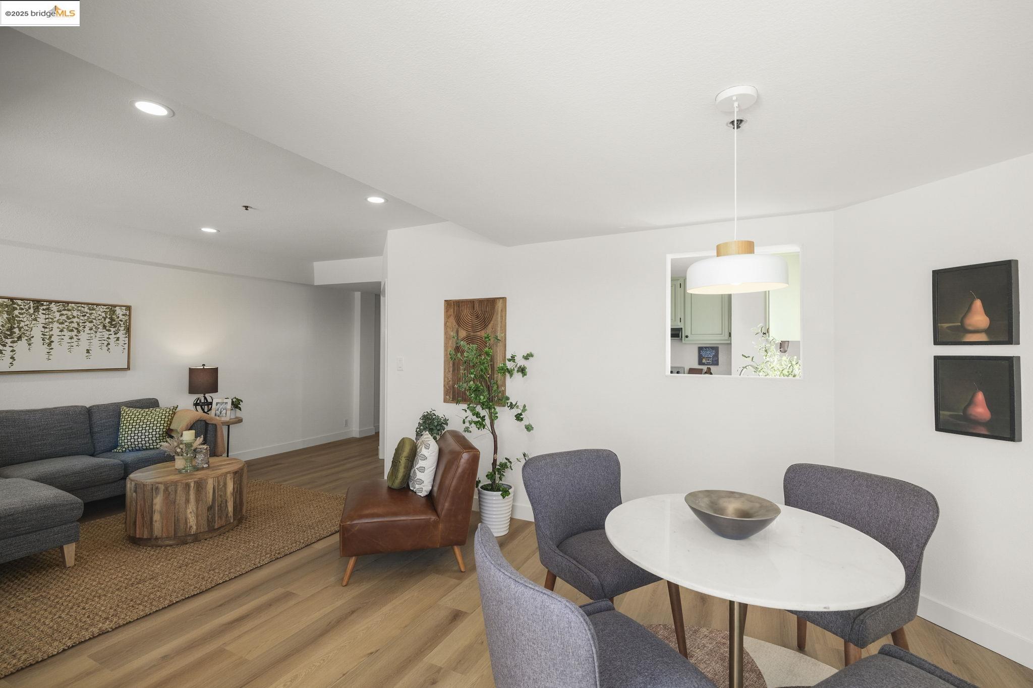 Detail Gallery Image 17 of 28 For 655 Chetwood St #402,  Oakland,  CA 94610 - 1 Beds | 1 Baths
