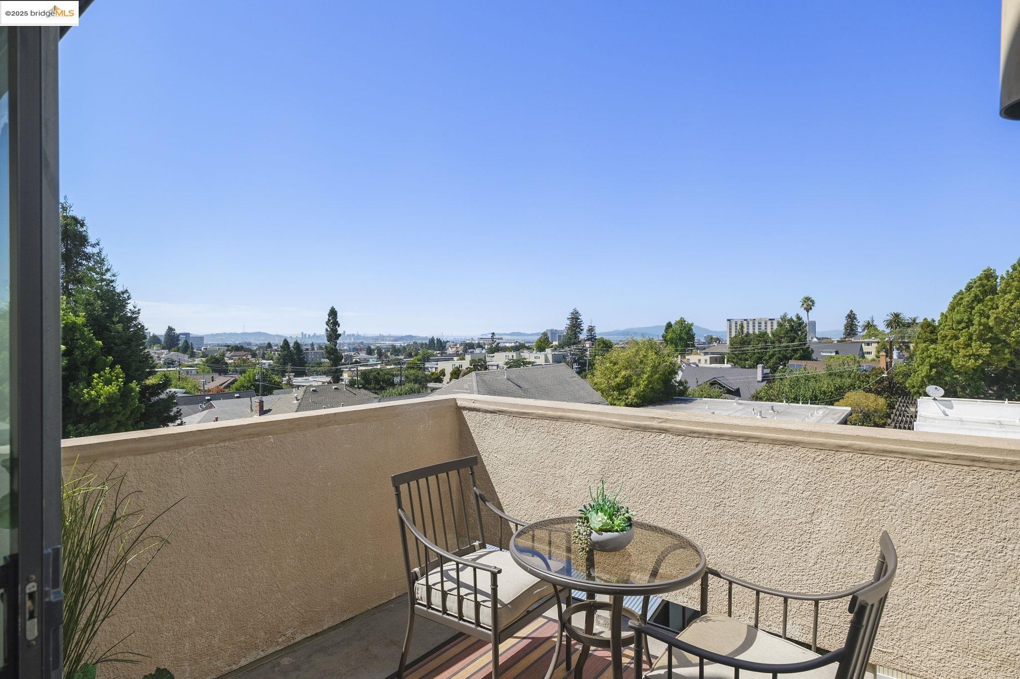 Detail Gallery Image 20 of 28 For 655 Chetwood St #402,  Oakland,  CA 94610 - 1 Beds | 1 Baths