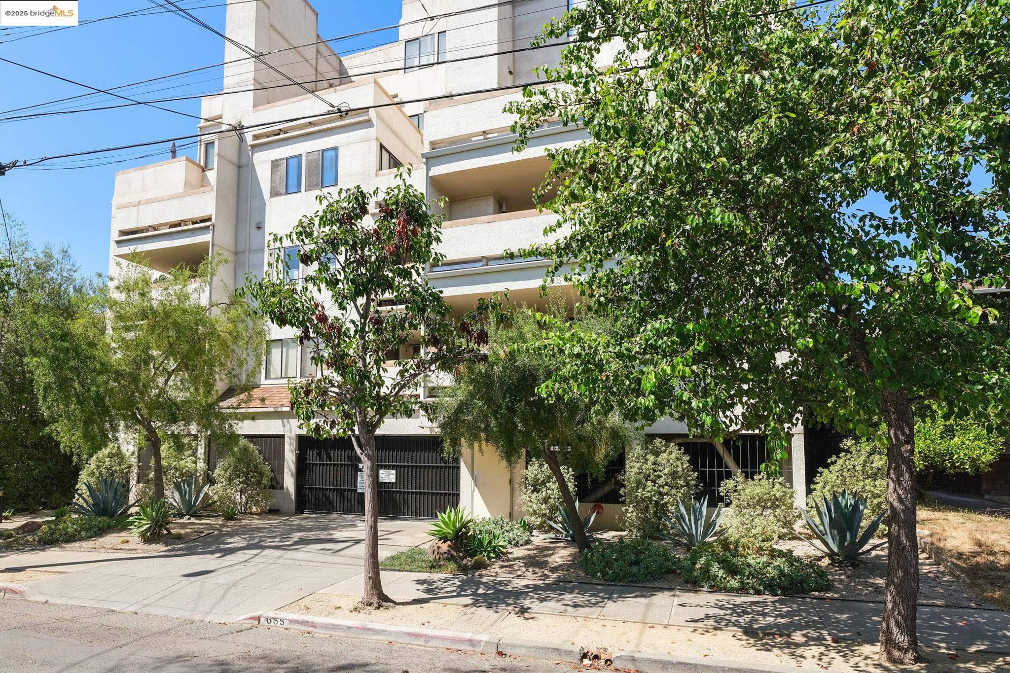 Detail Gallery Image 25 of 28 For 655 Chetwood St #402,  Oakland,  CA 94610 - 1 Beds | 1 Baths