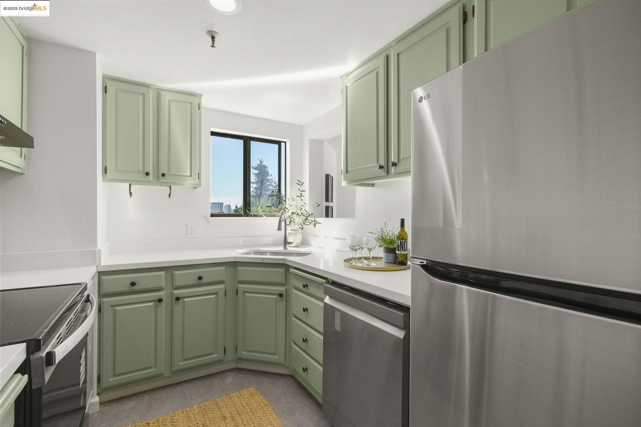 Photo #5: 41112007 Listing 