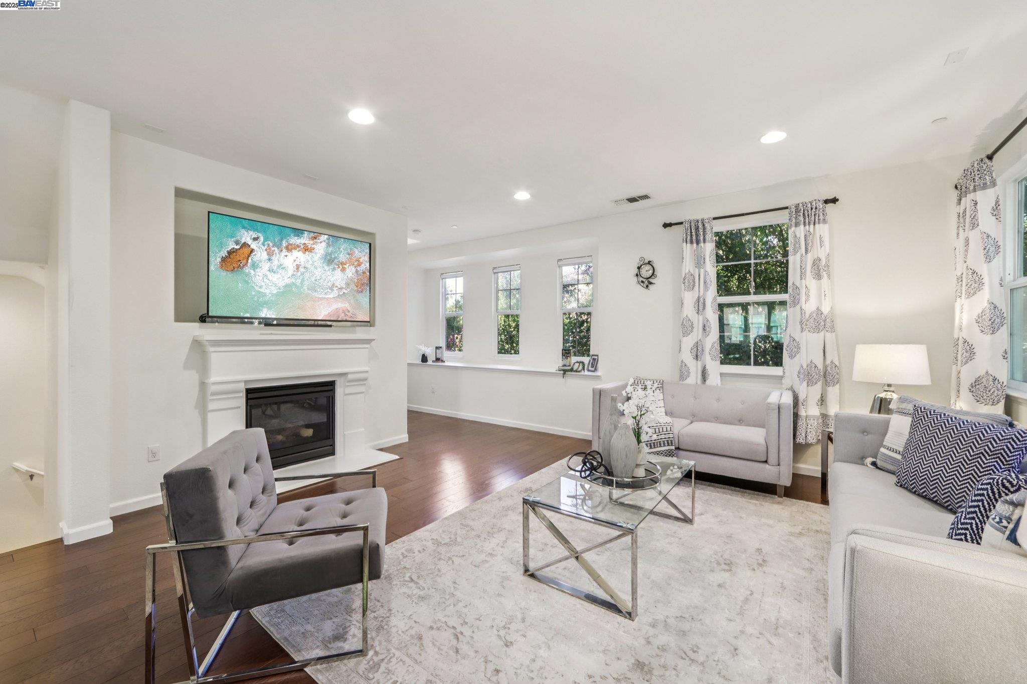 Photo #5: 41112008 Listing 