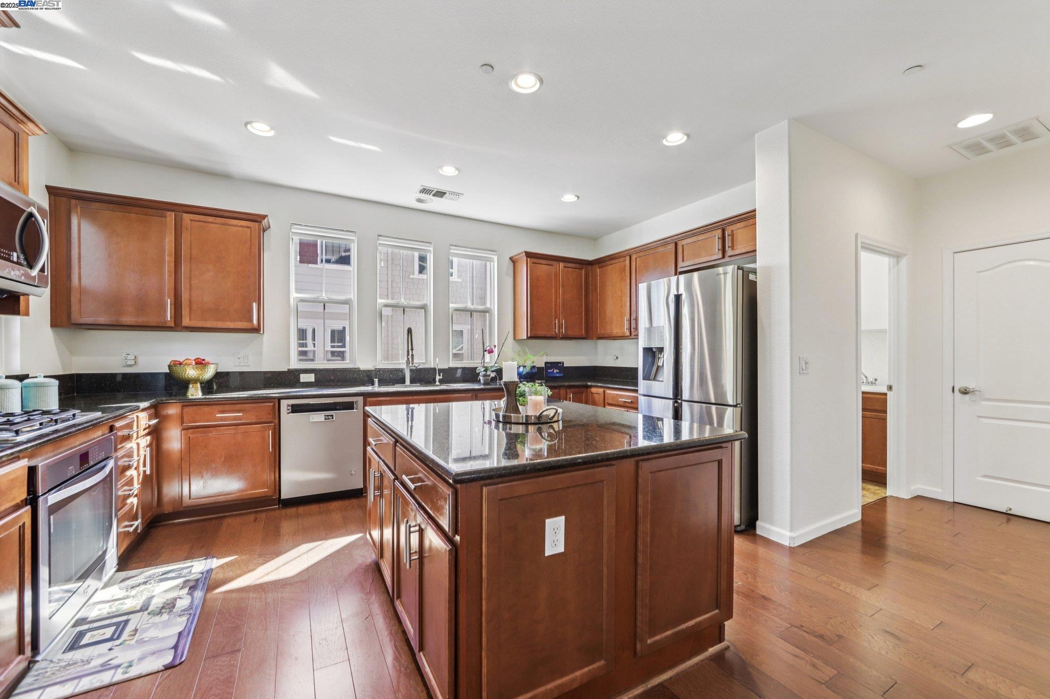 Photo #8: 41112008 Listing: Photo #8
