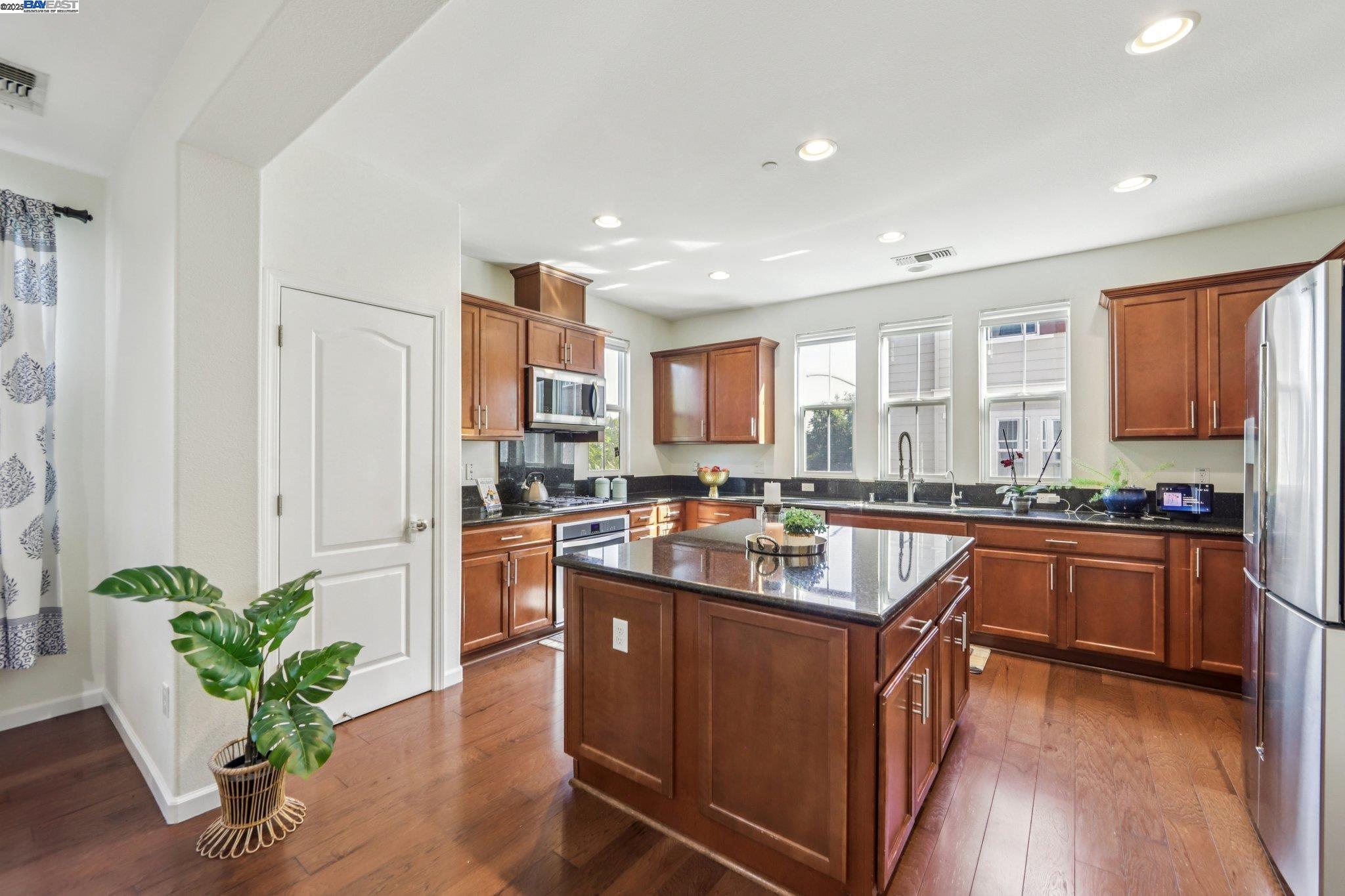 Photo #9: 41112008 Listing: Photo #9