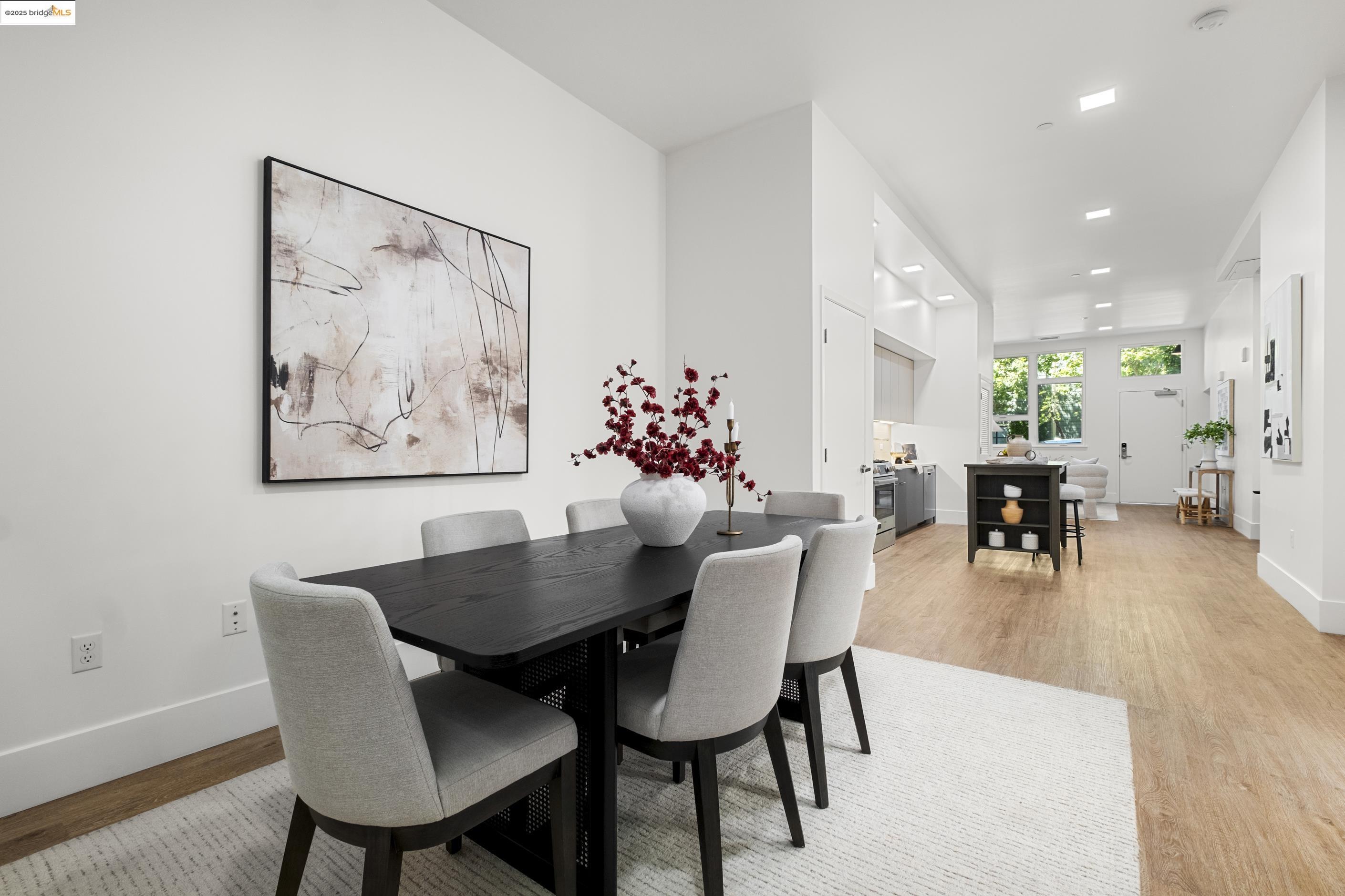 Detail Gallery Image 11 of 25 For 1545 32nd Street #104,  Oakland,  CA 94608 - 2 Beds | 2 Baths
