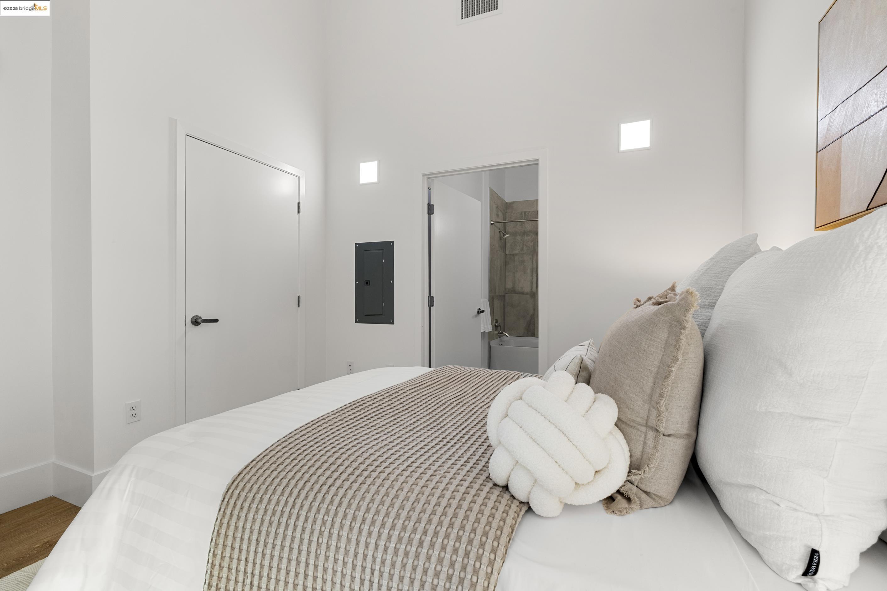 Detail Gallery Image 17 of 25 For 1545 32nd Street #104,  Oakland,  CA 94608 - 2 Beds | 2 Baths