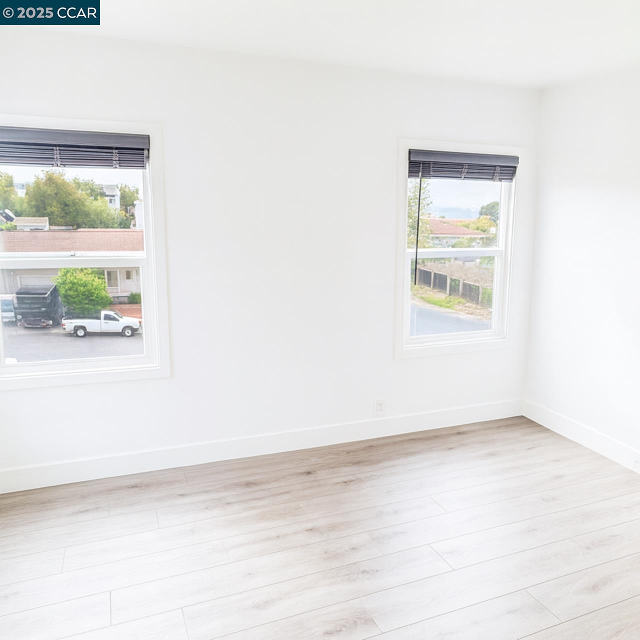 Detail Gallery Image 4 of 12 For 211 2nd Street #TOP FLOOR,  Rodeo,  CA 94572 - 2 Beds | 1 Baths