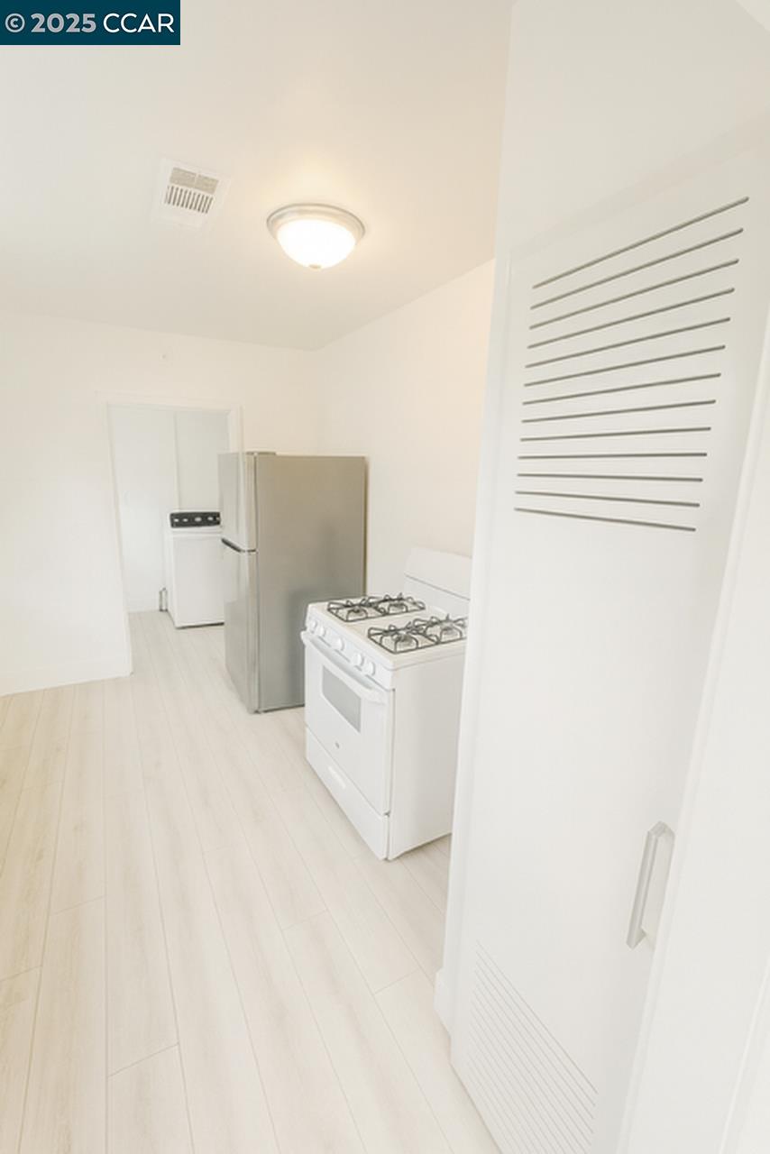 Detail Gallery Image 6 of 12 For 211 2nd Street #TOP FLOOR,  Rodeo,  CA 94572 - 2 Beds | 1 Baths