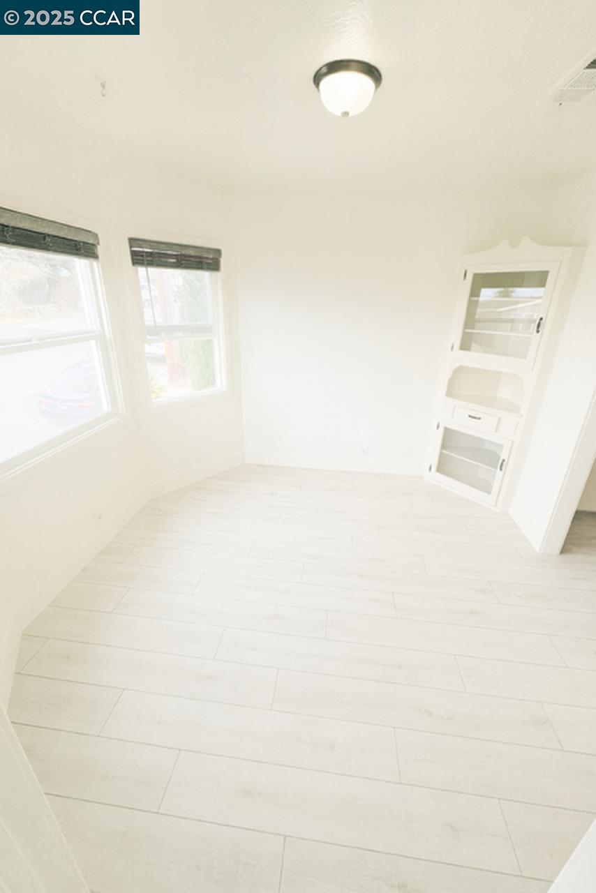 Detail Gallery Image 7 of 12 For 211 2nd Street #TOP FLOOR,  Rodeo,  CA 94572 - 2 Beds | 1 Baths
