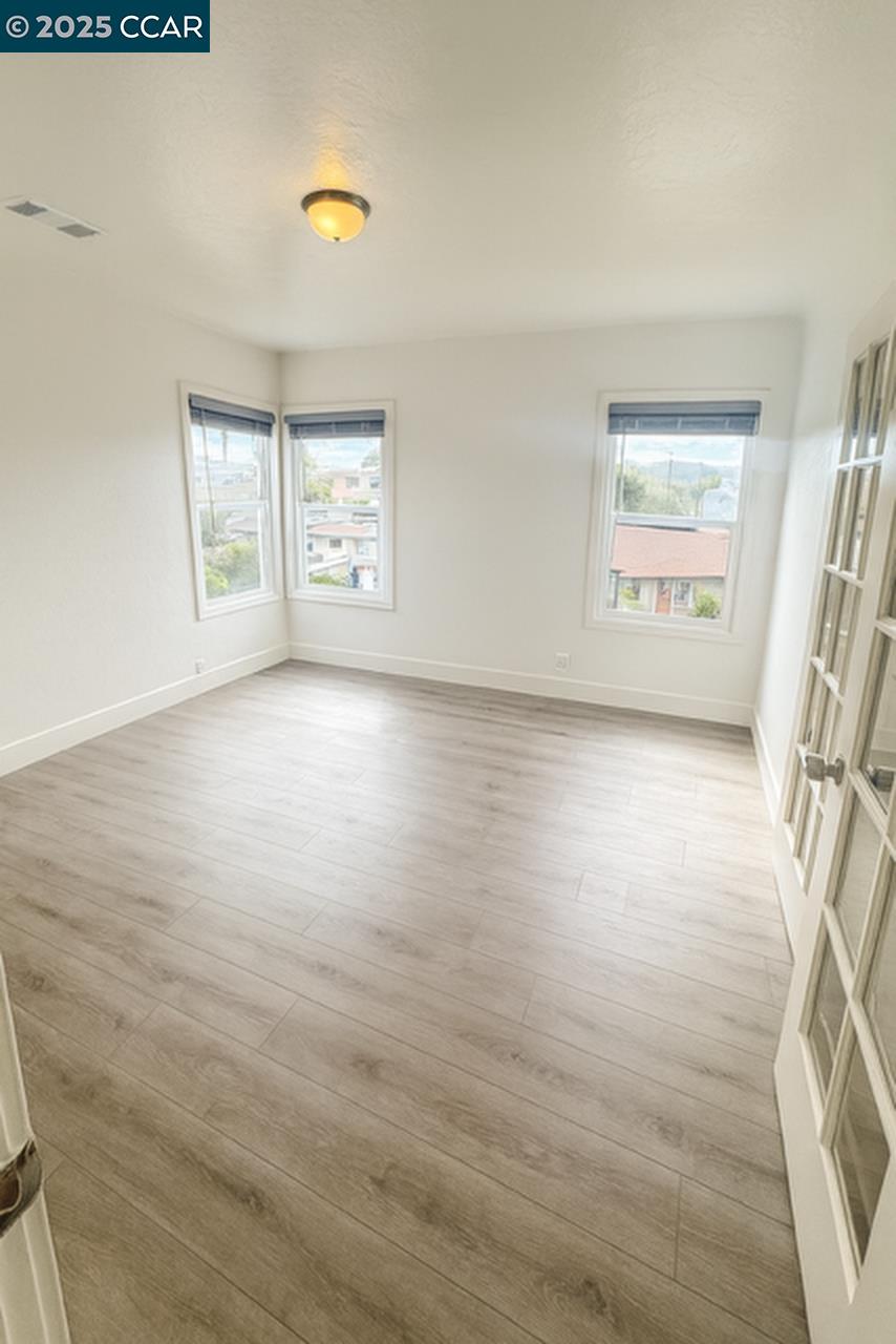 Detail Gallery Image 9 of 12 For 211 2nd Street #TOP FLOOR,  Rodeo,  CA 94572 - 2 Beds | 1 Baths