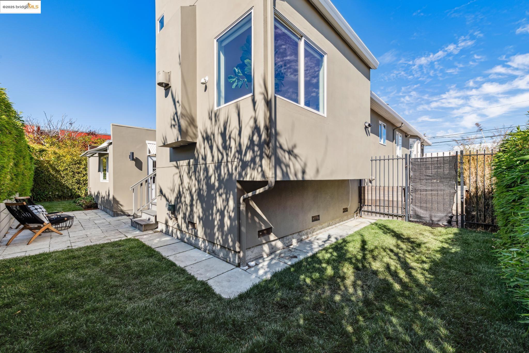 Detail Gallery Image 24 of 50 For 1340 Eighth St, Berkeley,  CA 94710 - 3 Beds | 3 Baths