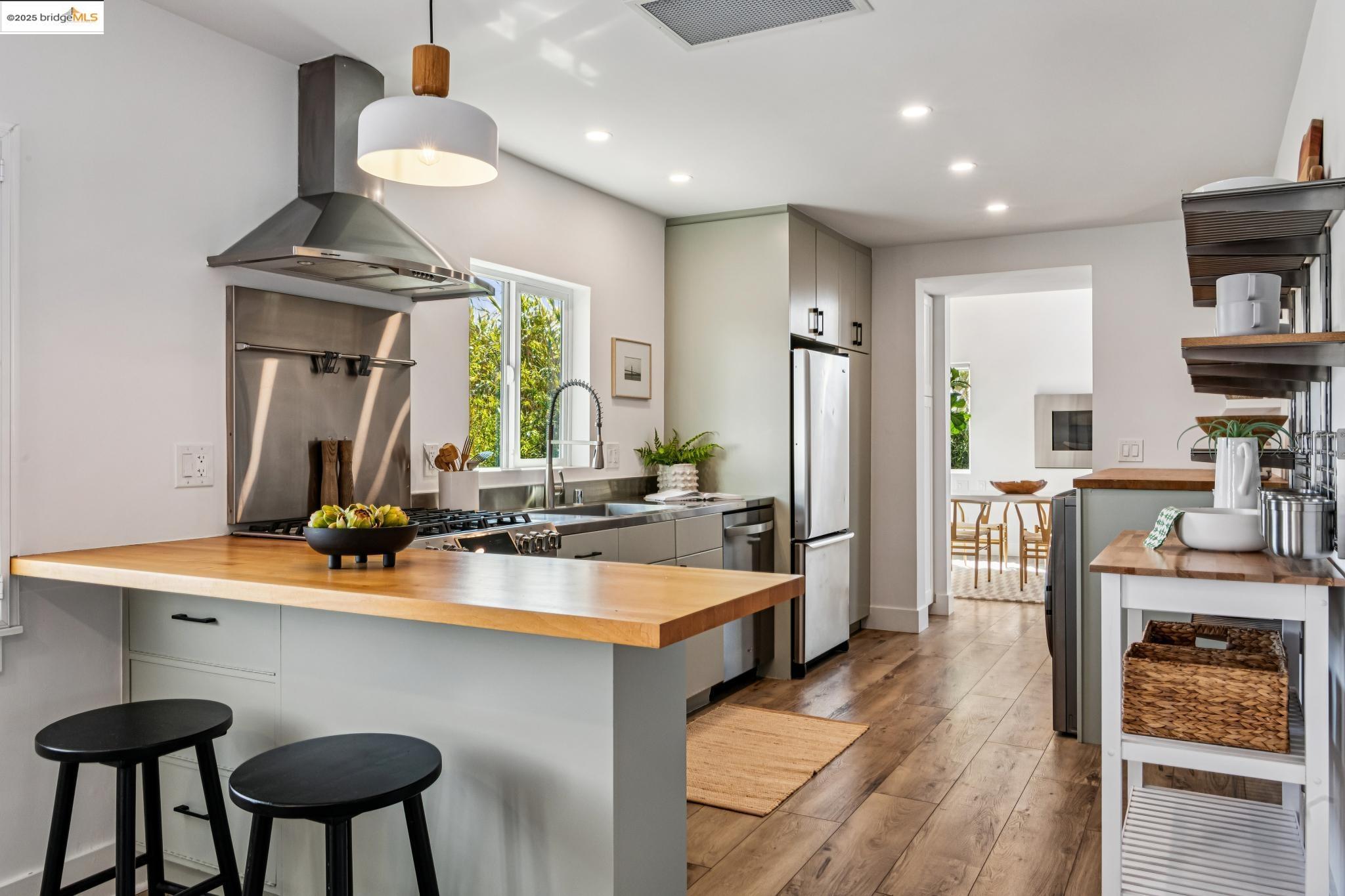 Detail Gallery Image 7 of 50 For 1340 Eighth St, Berkeley,  CA 94710 - 3 Beds | 3 Baths