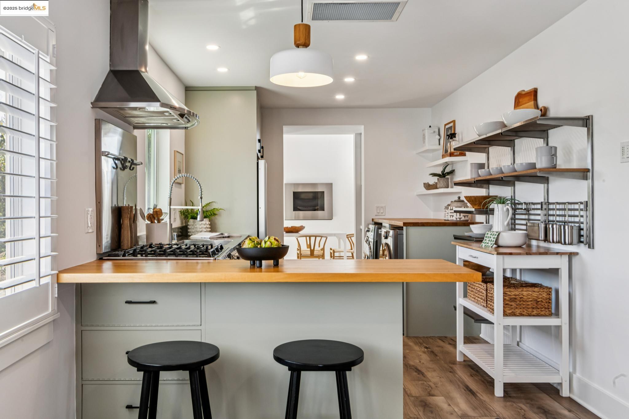 Detail Gallery Image 8 of 50 For 1340 Eighth St, Berkeley,  CA 94710 - 3 Beds | 3 Baths