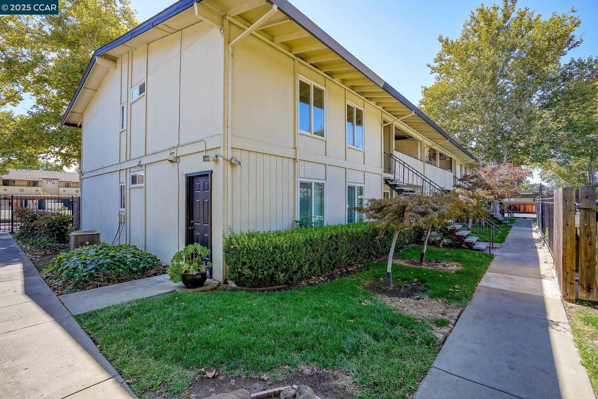 Photo #2: 41112015 Listing 