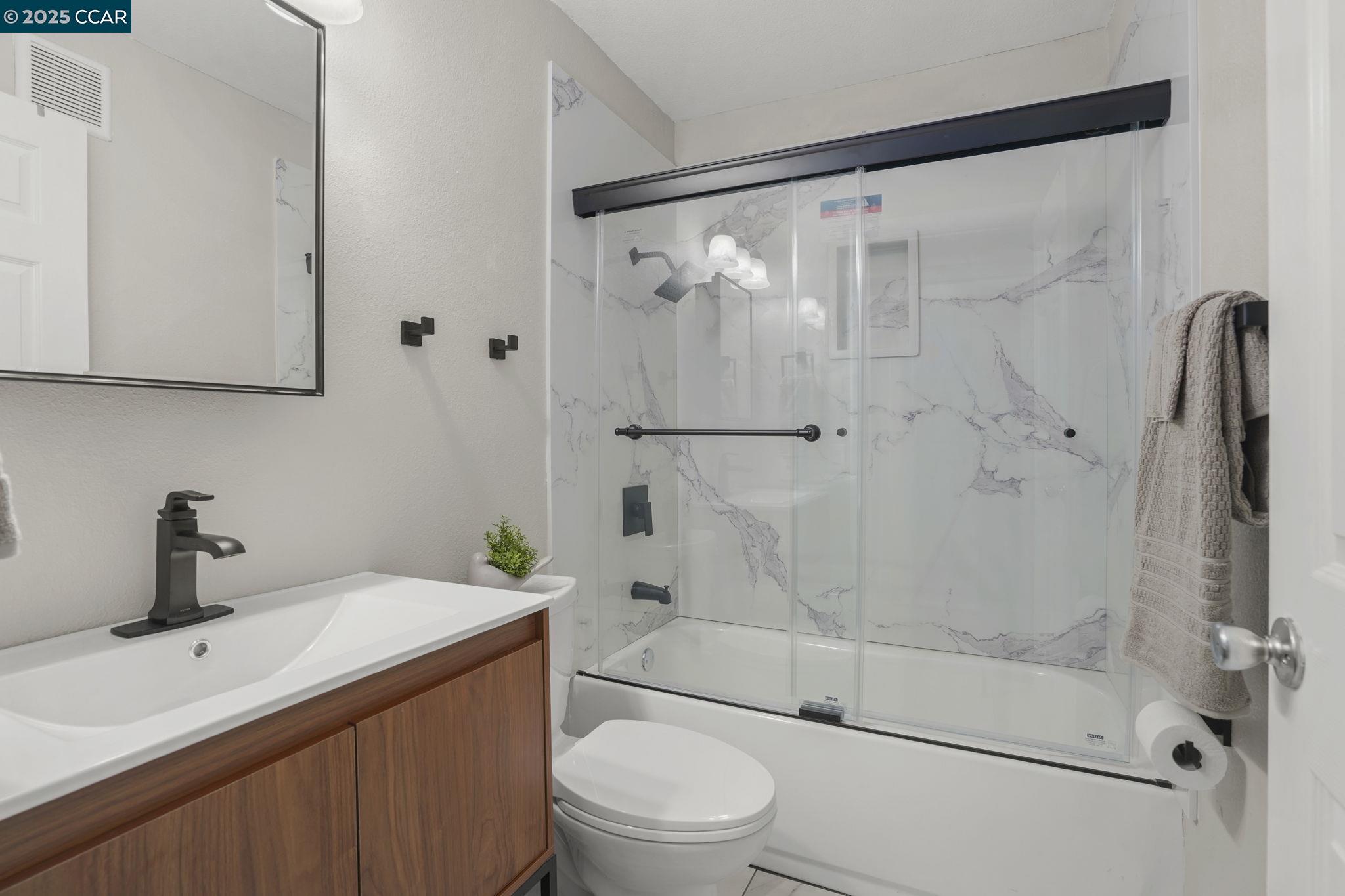 Photo #12: 41112015 Listing: Photo #12