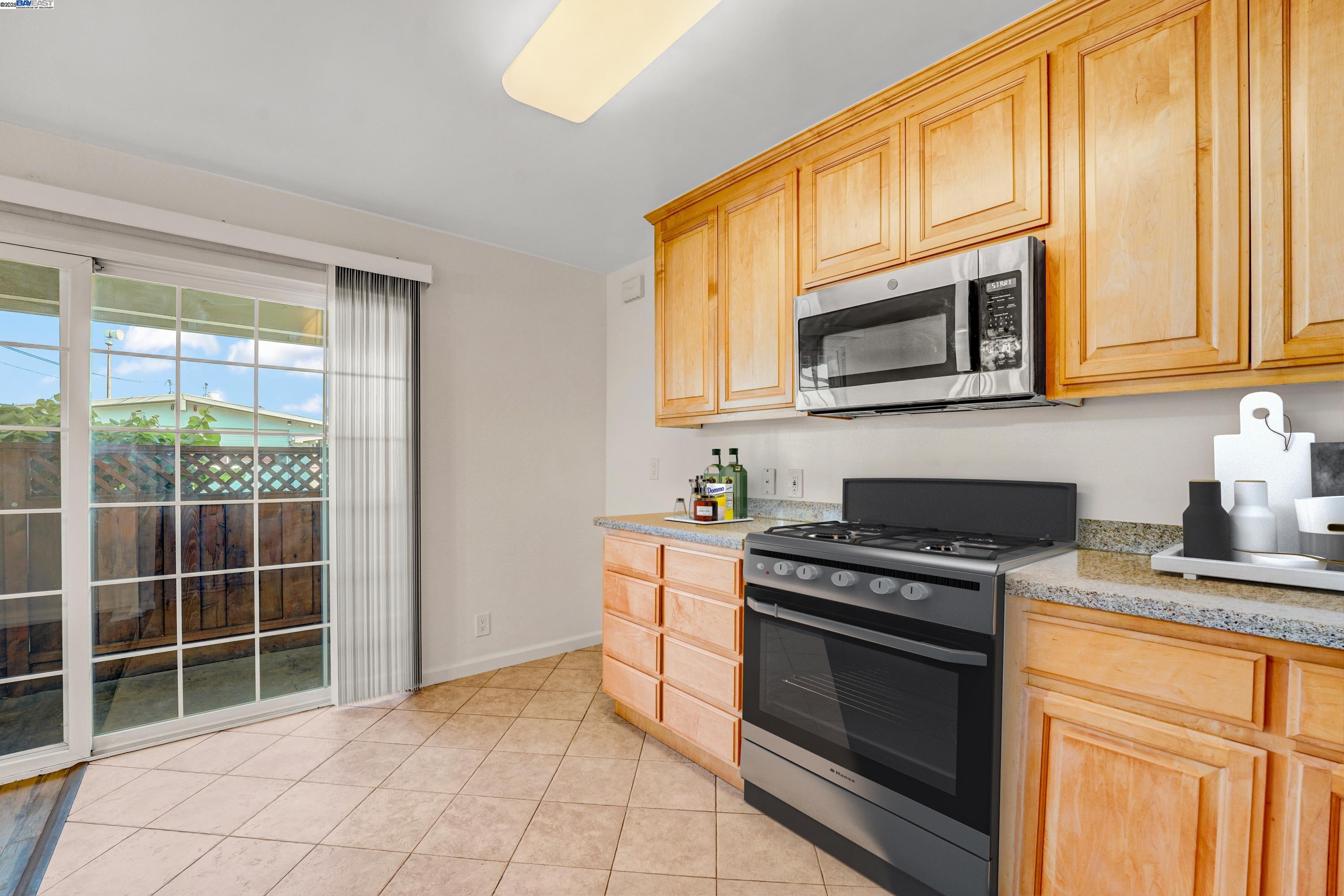 Detail Gallery Image 23 of 48 For 650 Fargo Ave #4,  San Leandro,  CA 94579 - 3 Beds | 2/1 Baths