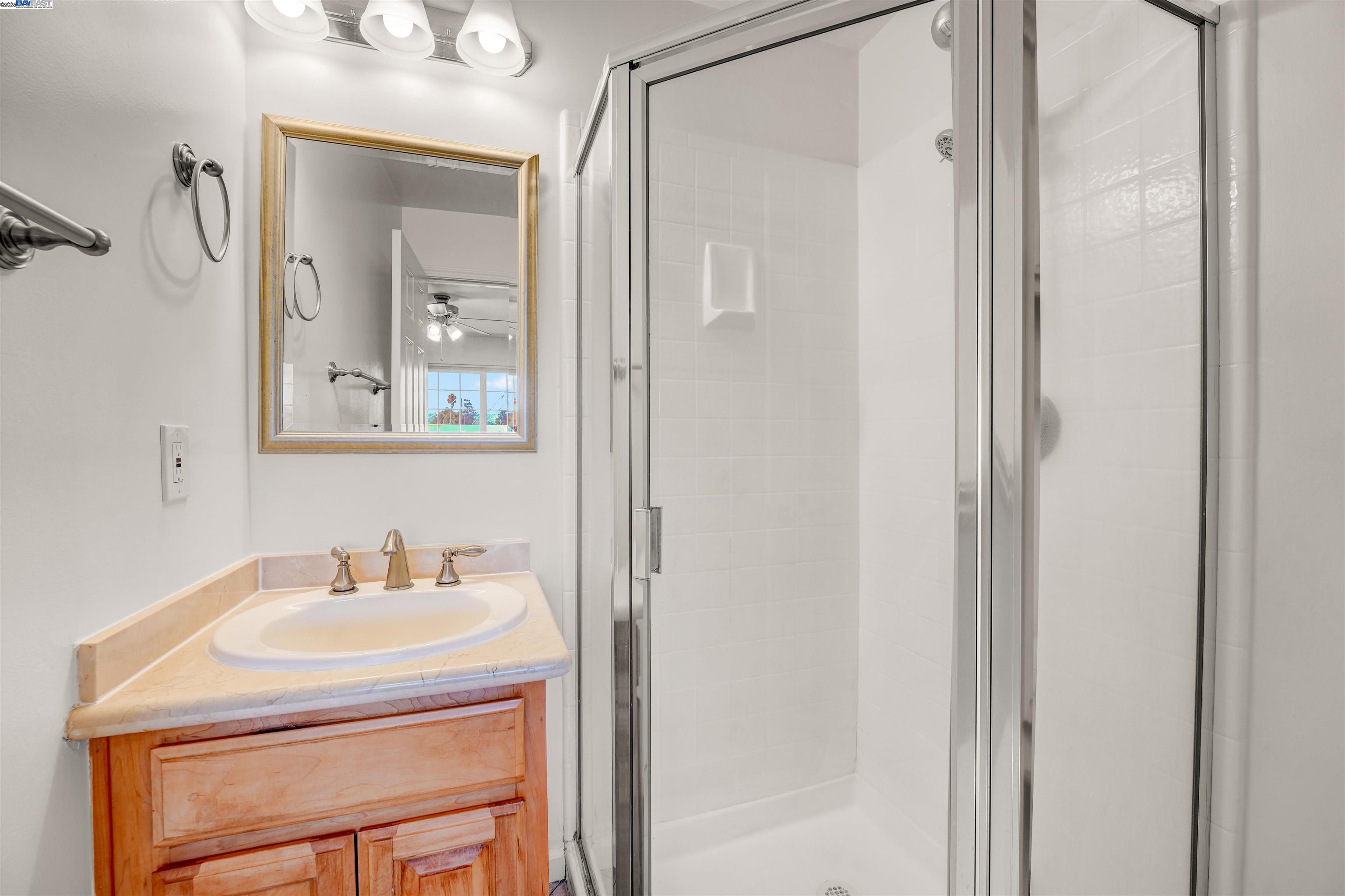 Detail Gallery Image 33 of 48 For 650 Fargo Ave #4,  San Leandro,  CA 94579 - 3 Beds | 2/1 Baths