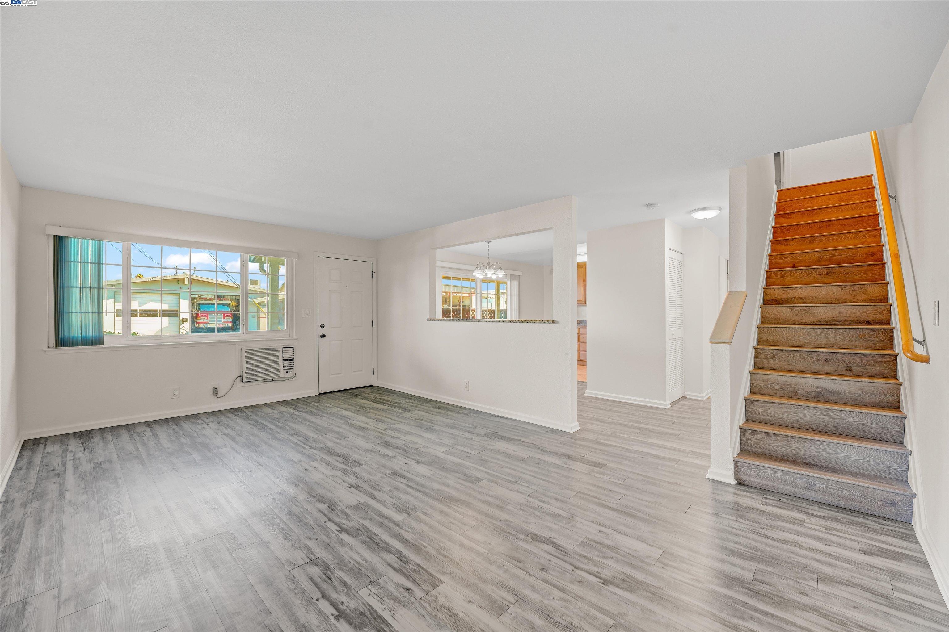 Detail Gallery Image 7 of 48 For 650 Fargo Ave #4,  San Leandro,  CA 94579 - 3 Beds | 2/1 Baths