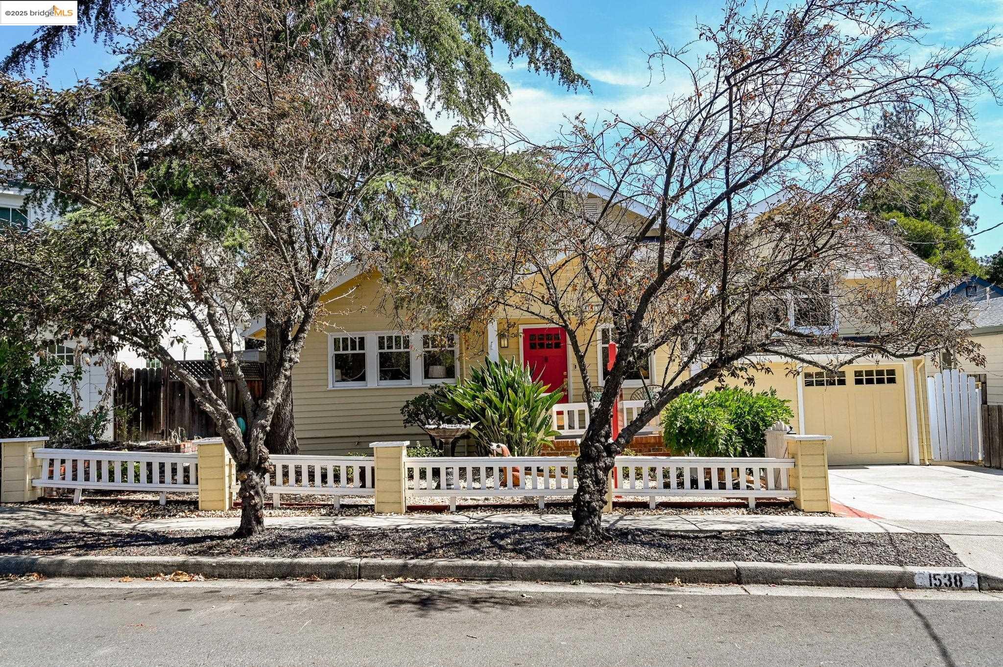 Detail Gallery Image 2 of 39 For 1538 Brooks St, Walnut Creek,  CA 94596 - 2 Beds | 2/1 Baths