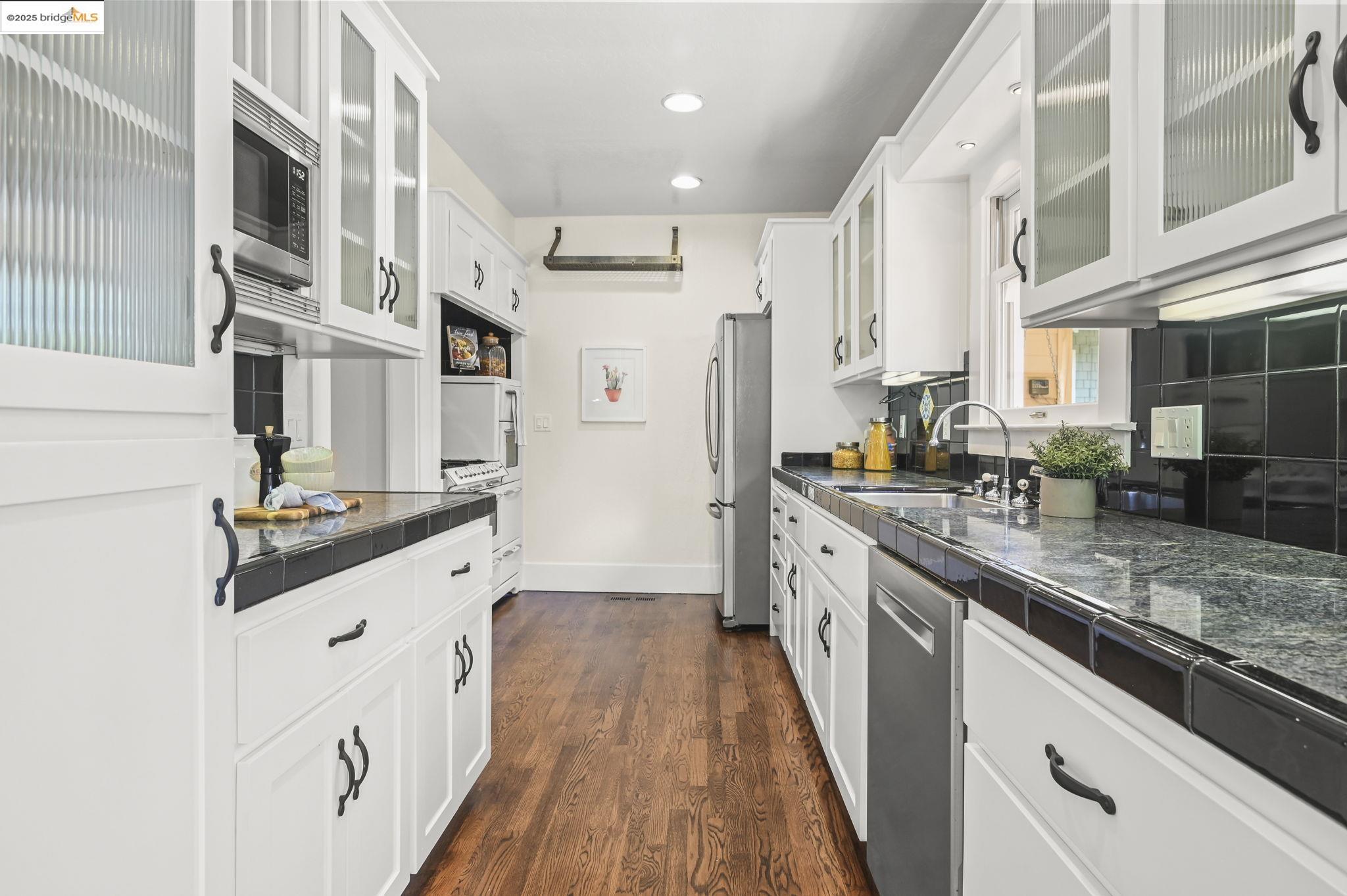 Detail Gallery Image 15 of 39 For 1538 Brooks St, Walnut Creek,  CA 94596 - 2 Beds | 2/1 Baths