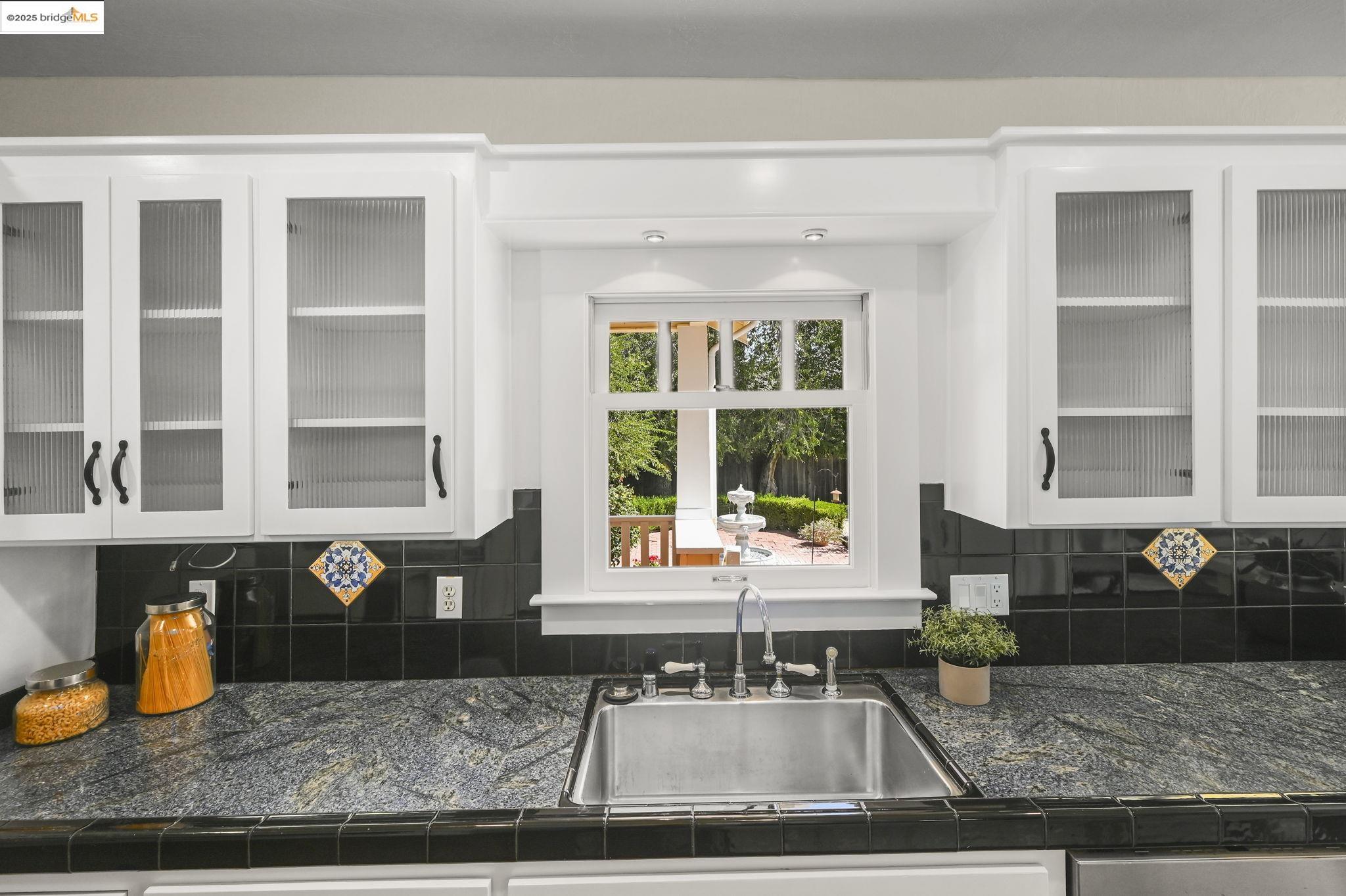 Detail Gallery Image 16 of 39 For 1538 Brooks St, Walnut Creek,  CA 94596 - 2 Beds | 2/1 Baths