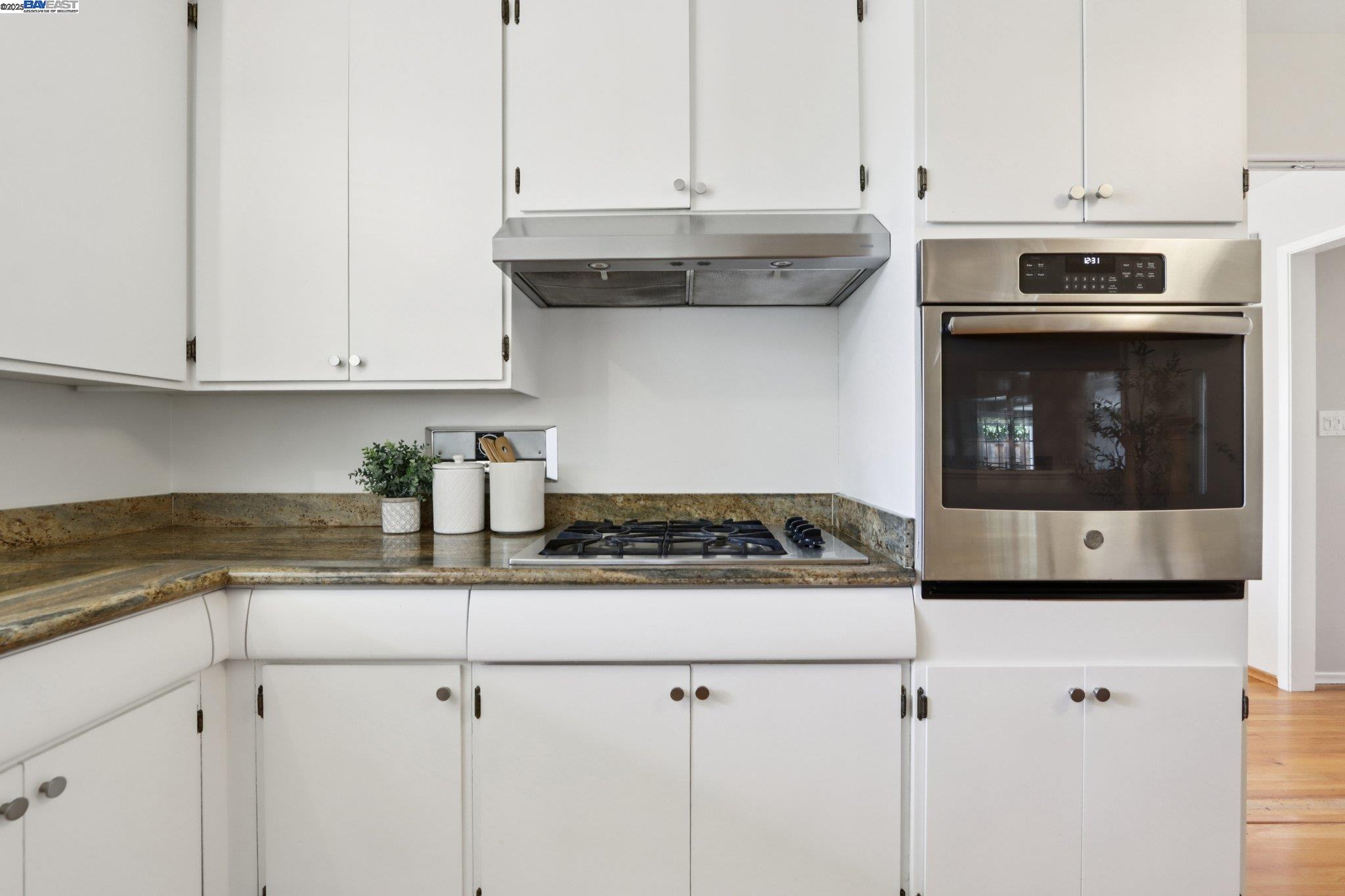 Detail Gallery Image 13 of 55 For 915 Bucknam Ave, Campbell,  CA 95008 - 3 Beds | 2 Baths