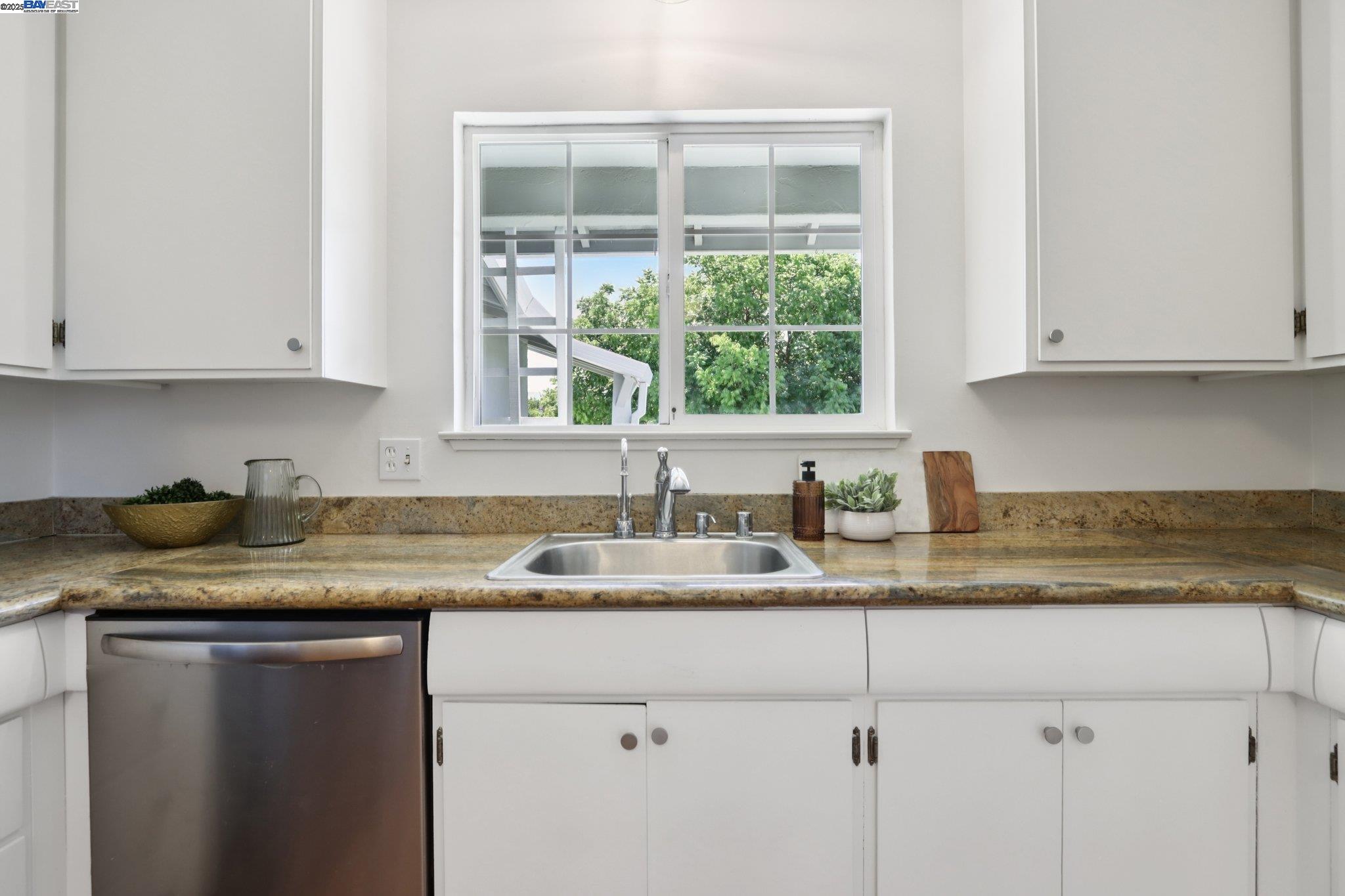 Detail Gallery Image 14 of 55 For 915 Bucknam Ave, Campbell,  CA 95008 - 3 Beds | 2 Baths