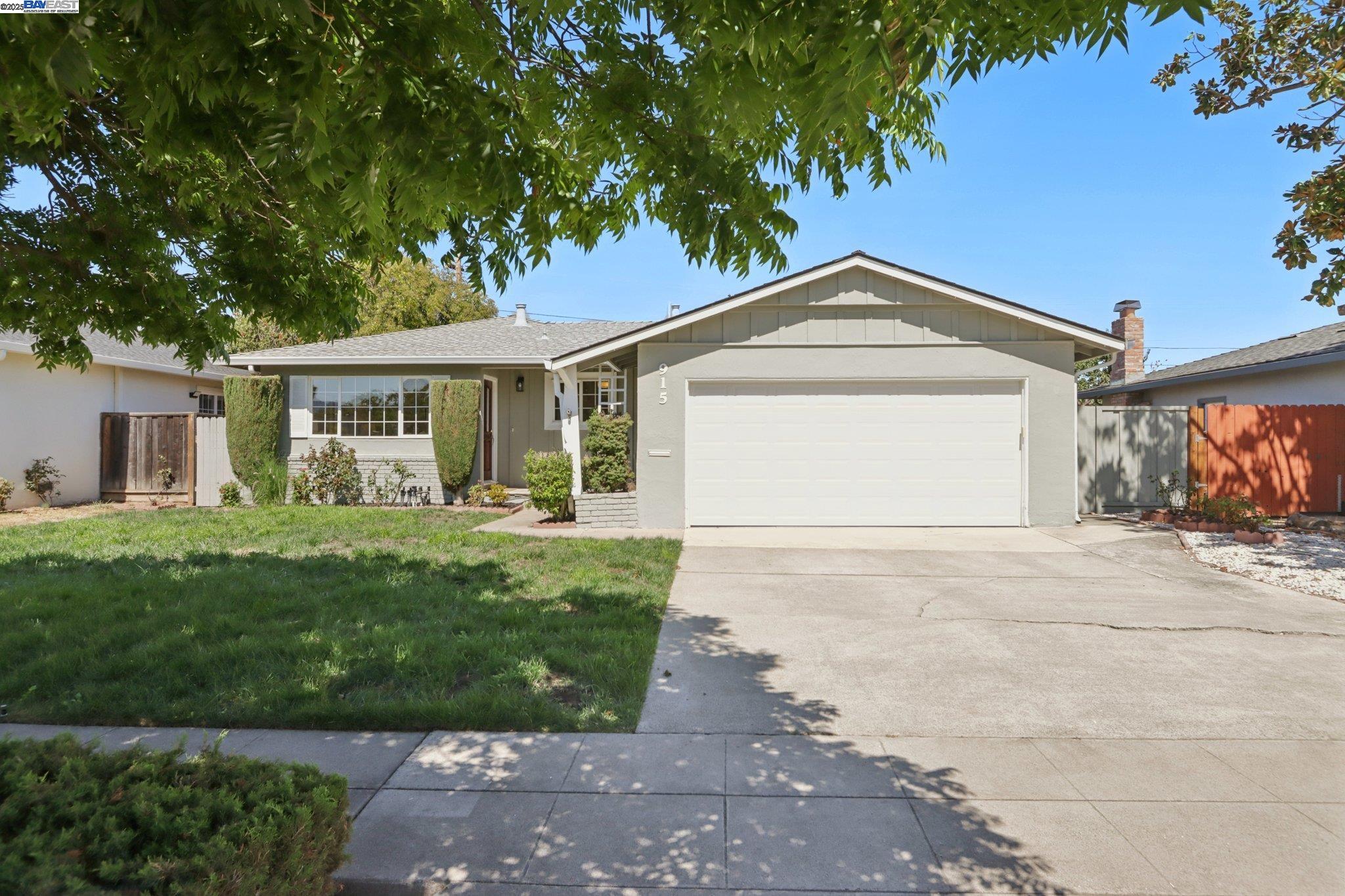 Detail Gallery Image 3 of 55 For 915 Bucknam Ave, Campbell,  CA 95008 - 3 Beds | 2 Baths