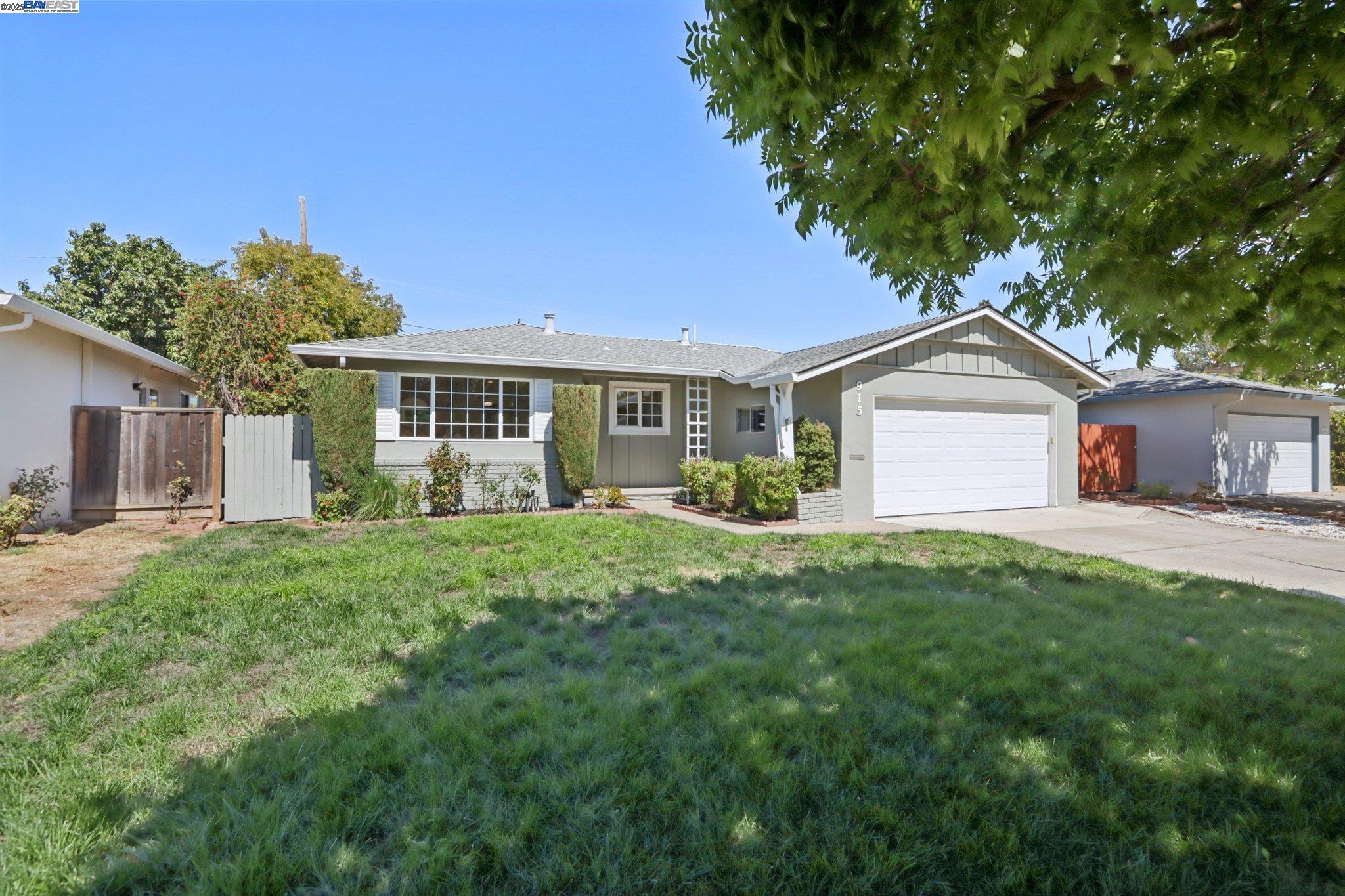 Detail Gallery Image 5 of 55 For 915 Bucknam Ave, Campbell,  CA 95008 - 3 Beds | 2 Baths
