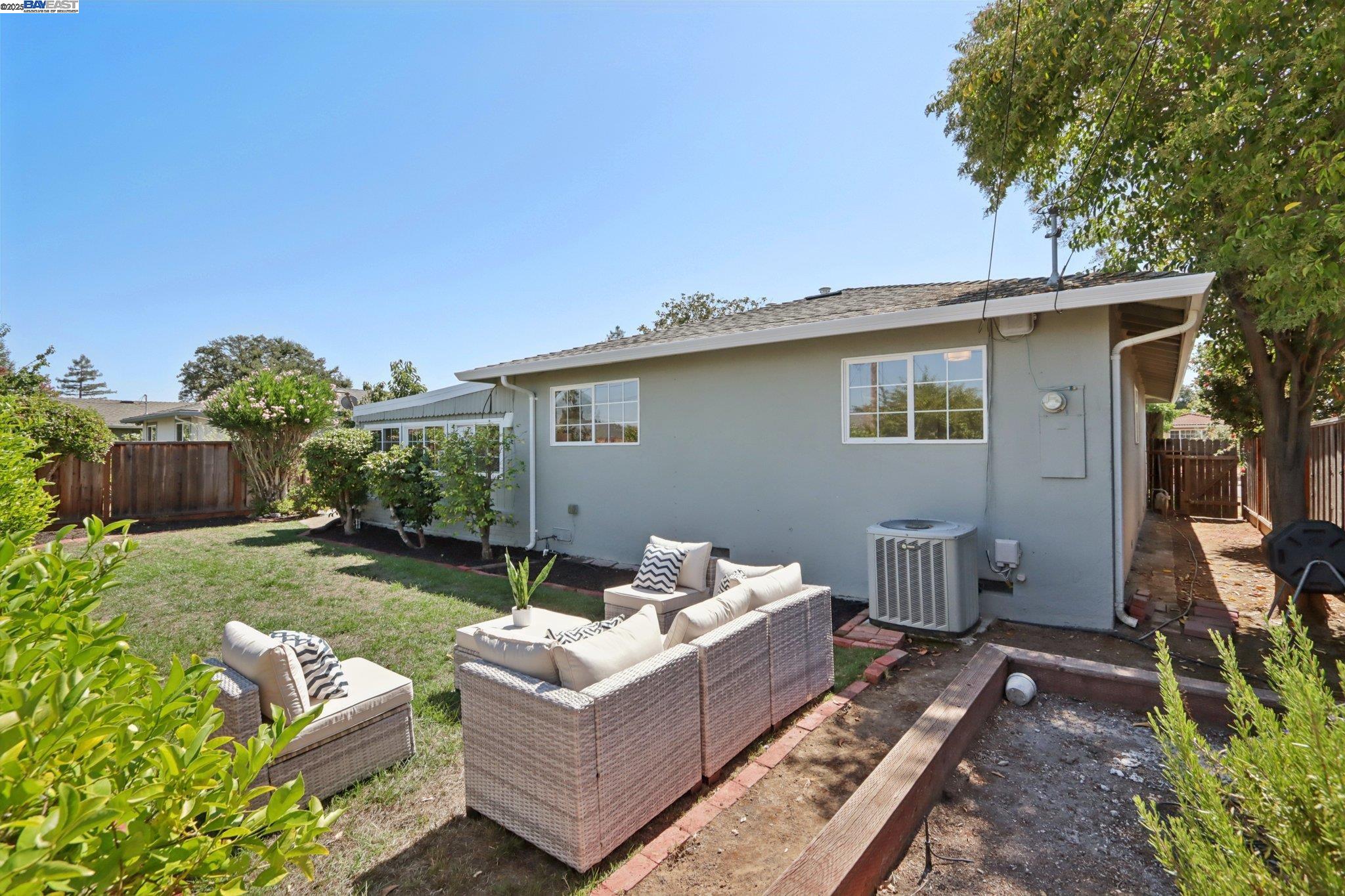 Detail Gallery Image 41 of 55 For 915 Bucknam Ave, Campbell,  CA 95008 - 3 Beds | 2 Baths