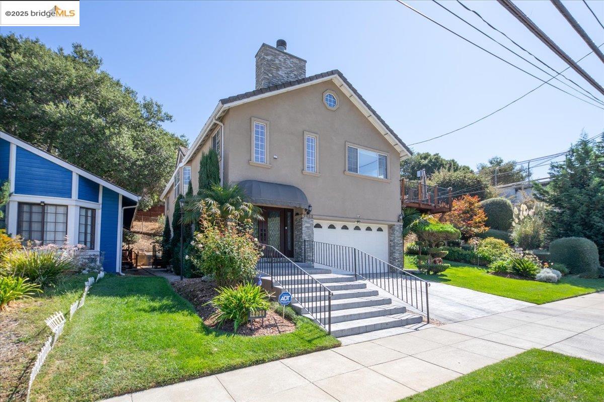Detail Gallery Image 2 of 31 For 9400 Mountain Blvd, Oakland,  CA 94605 - 5 Beds | 3 Baths