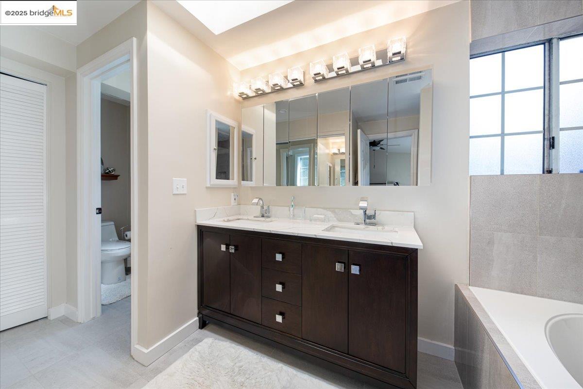 Detail Gallery Image 19 of 31 For 9400 Mountain Blvd, Oakland,  CA 94605 - 5 Beds | 3 Baths