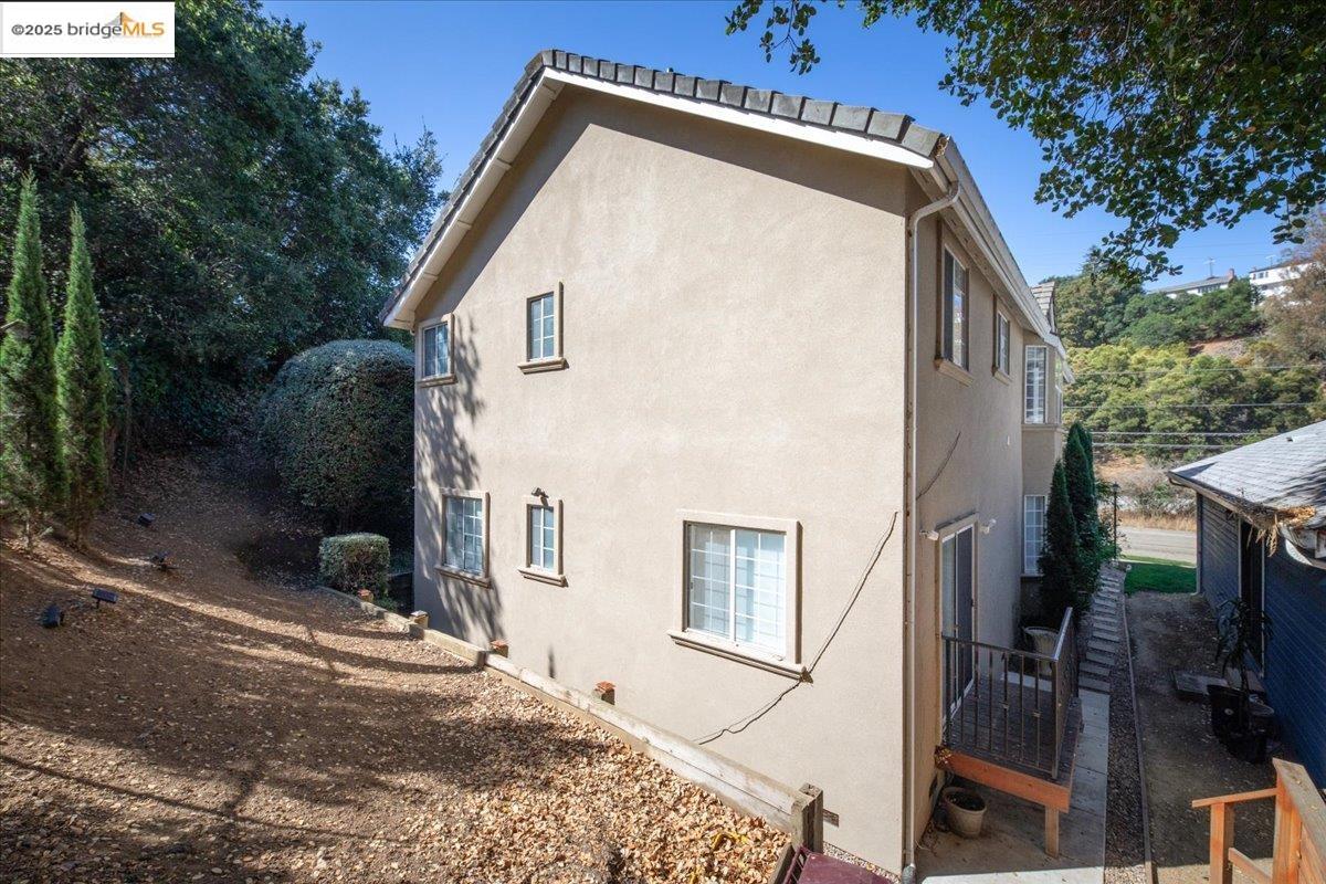 Detail Gallery Image 27 of 31 For 9400 Mountain Blvd, Oakland,  CA 94605 - 5 Beds | 3 Baths