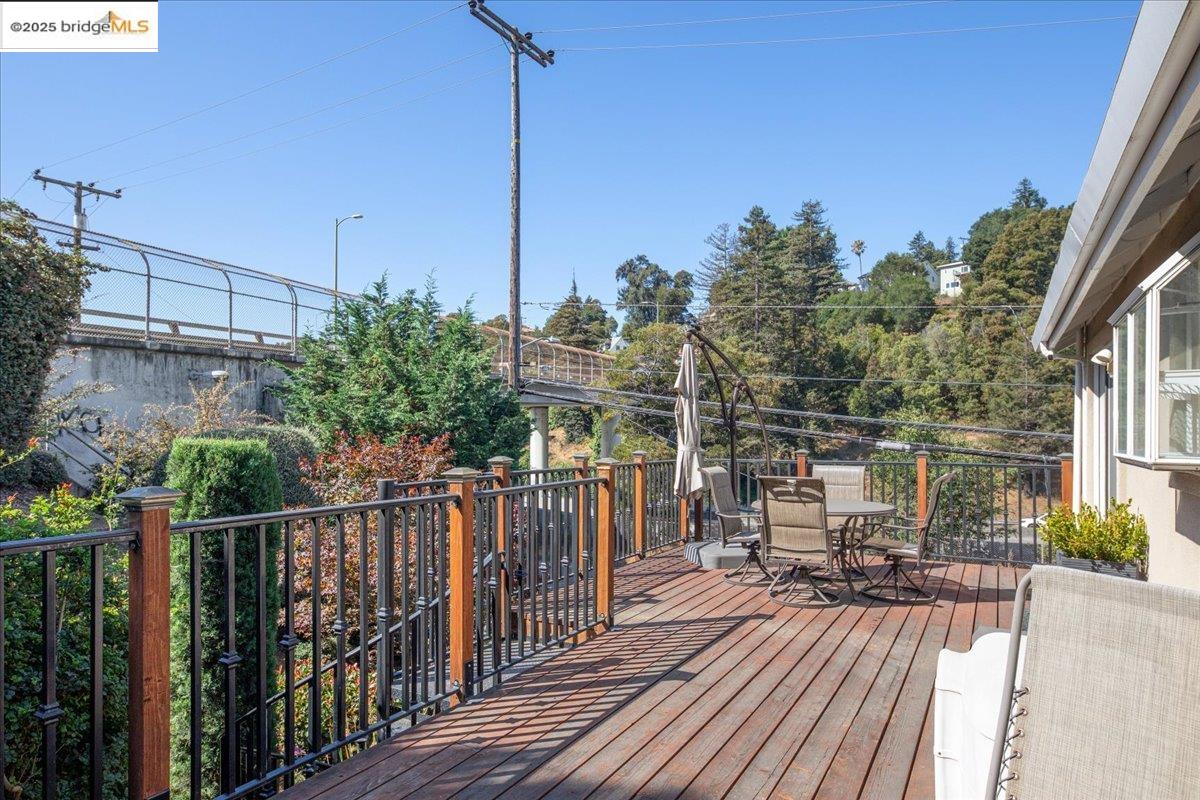 Detail Gallery Image 28 of 31 For 9400 Mountain Blvd, Oakland,  CA 94605 - 5 Beds | 3 Baths