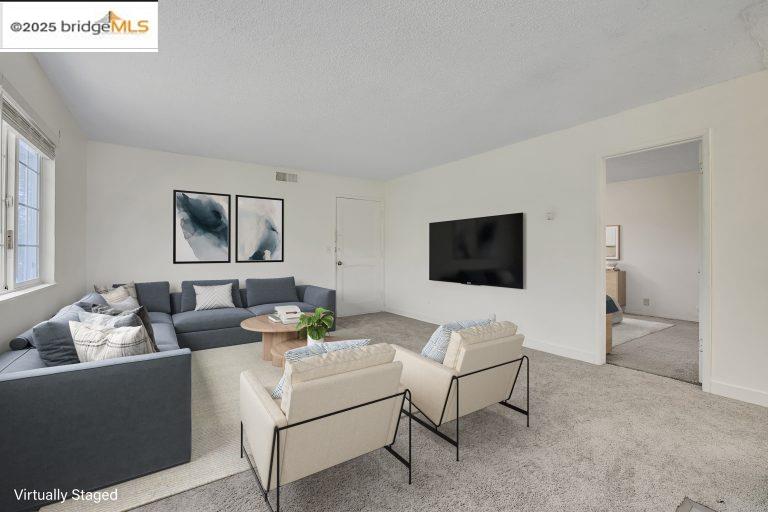 Detail Gallery Image 3 of 32 For 9034 Hillside St, Oakland,  CA 94603 - – Beds | – Baths
