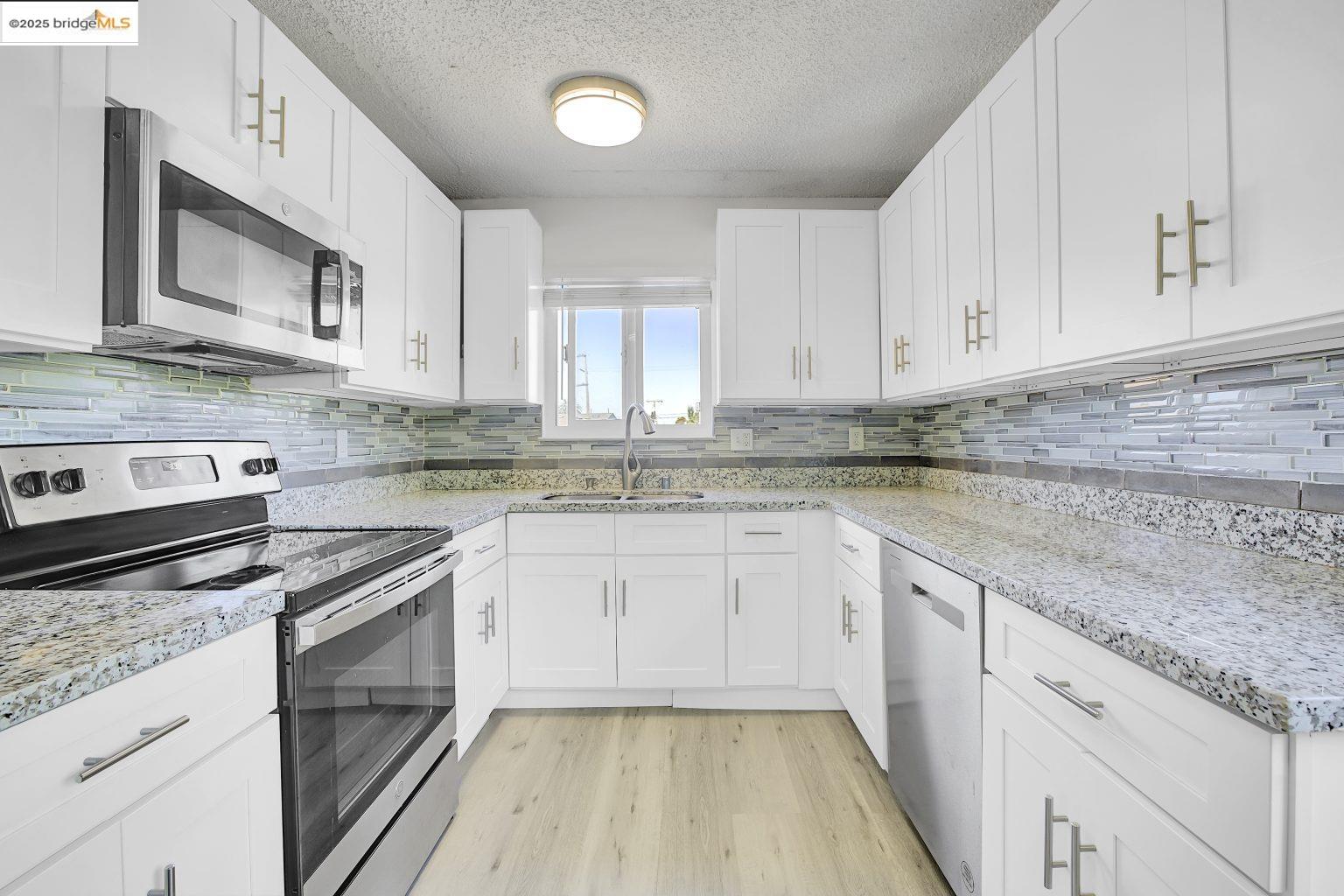 Detail Gallery Image 5 of 32 For 9034 Hillside St, Oakland,  CA 94603 - – Beds | – Baths