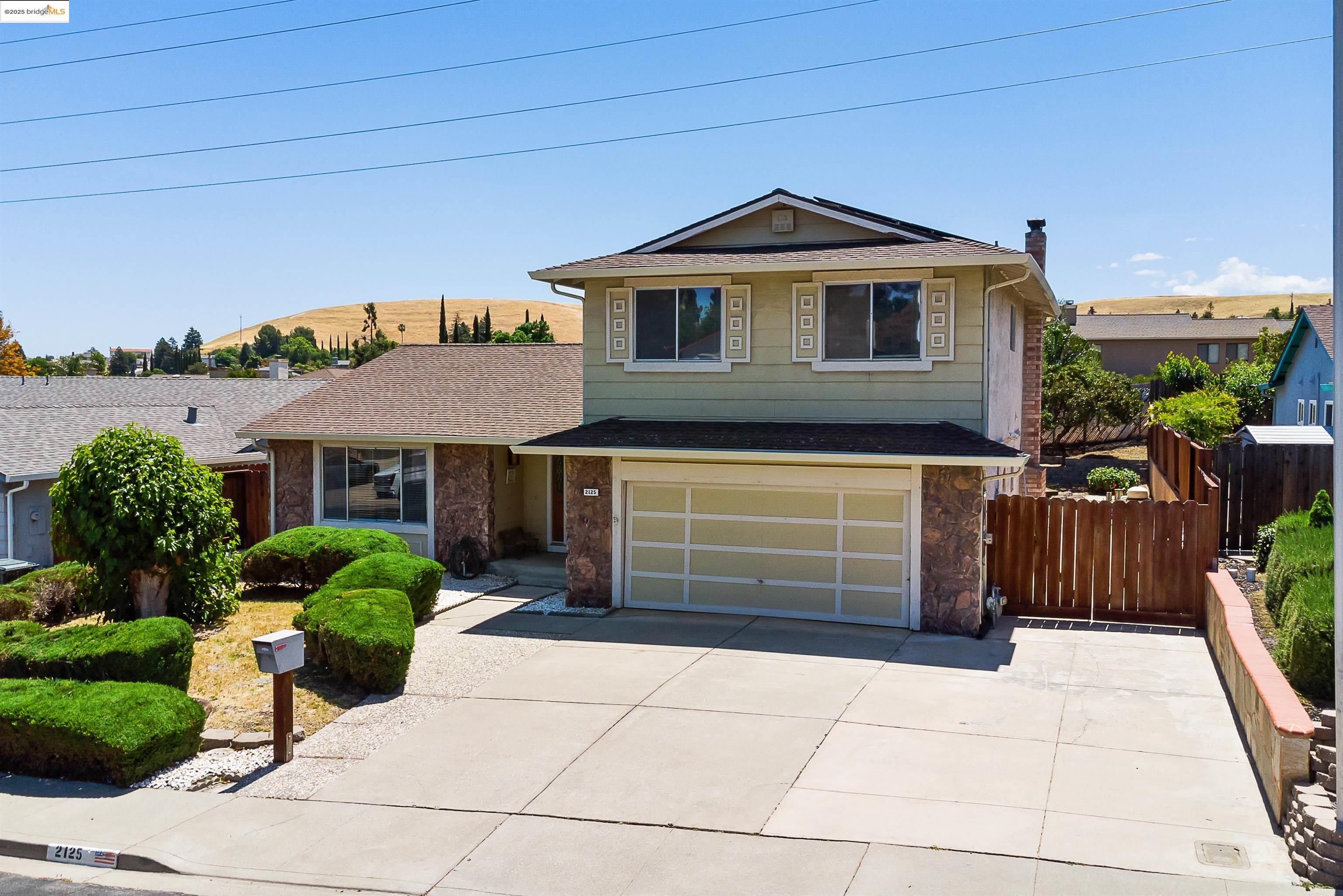 Detail Gallery Image 1 of 26 For 2125 Robles Dr, Antioch,  CA 94509 - 4 Beds | 2/1 Baths