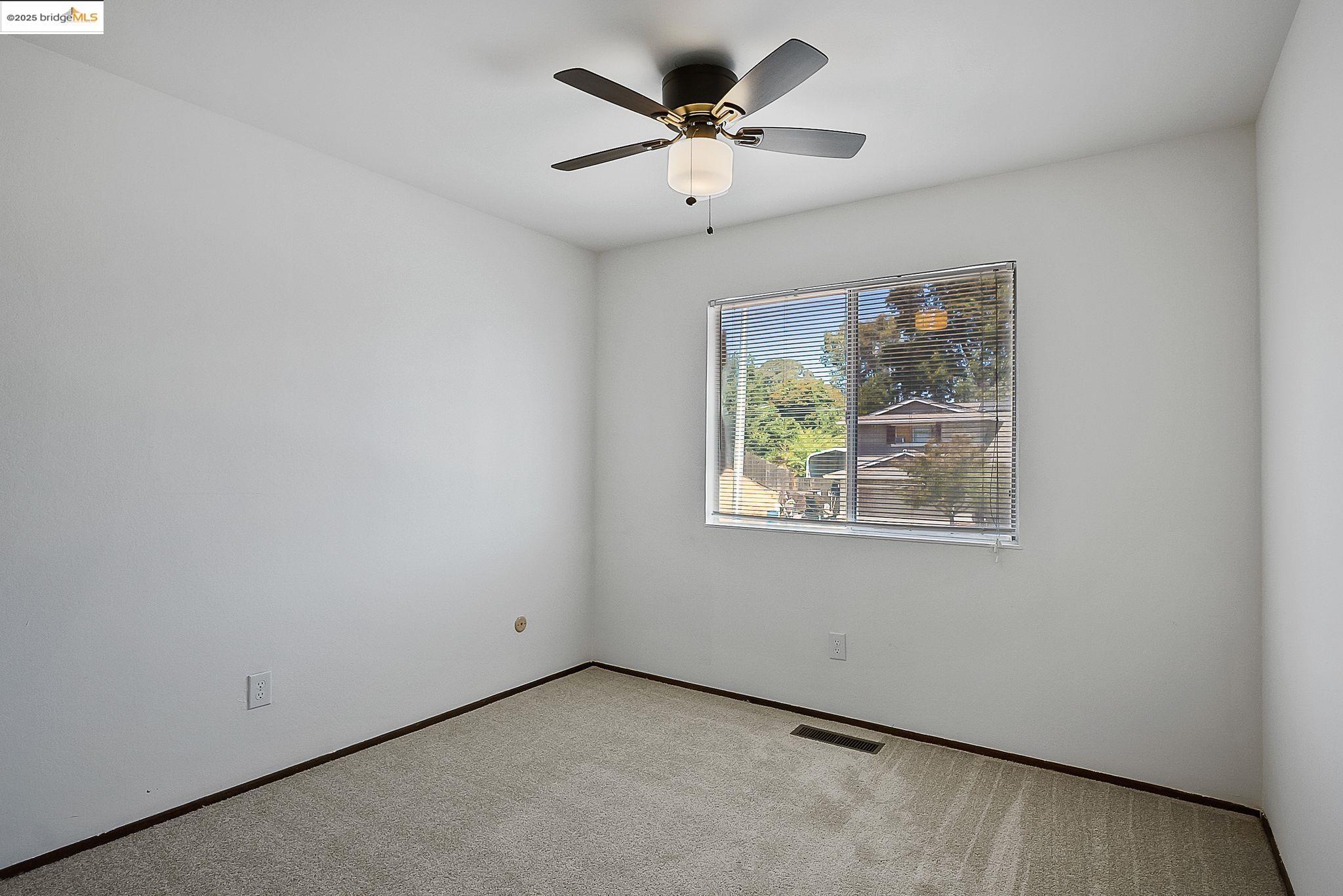 Detail Gallery Image 13 of 26 For 2125 Robles Dr, Antioch,  CA 94509 - 4 Beds | 2/1 Baths