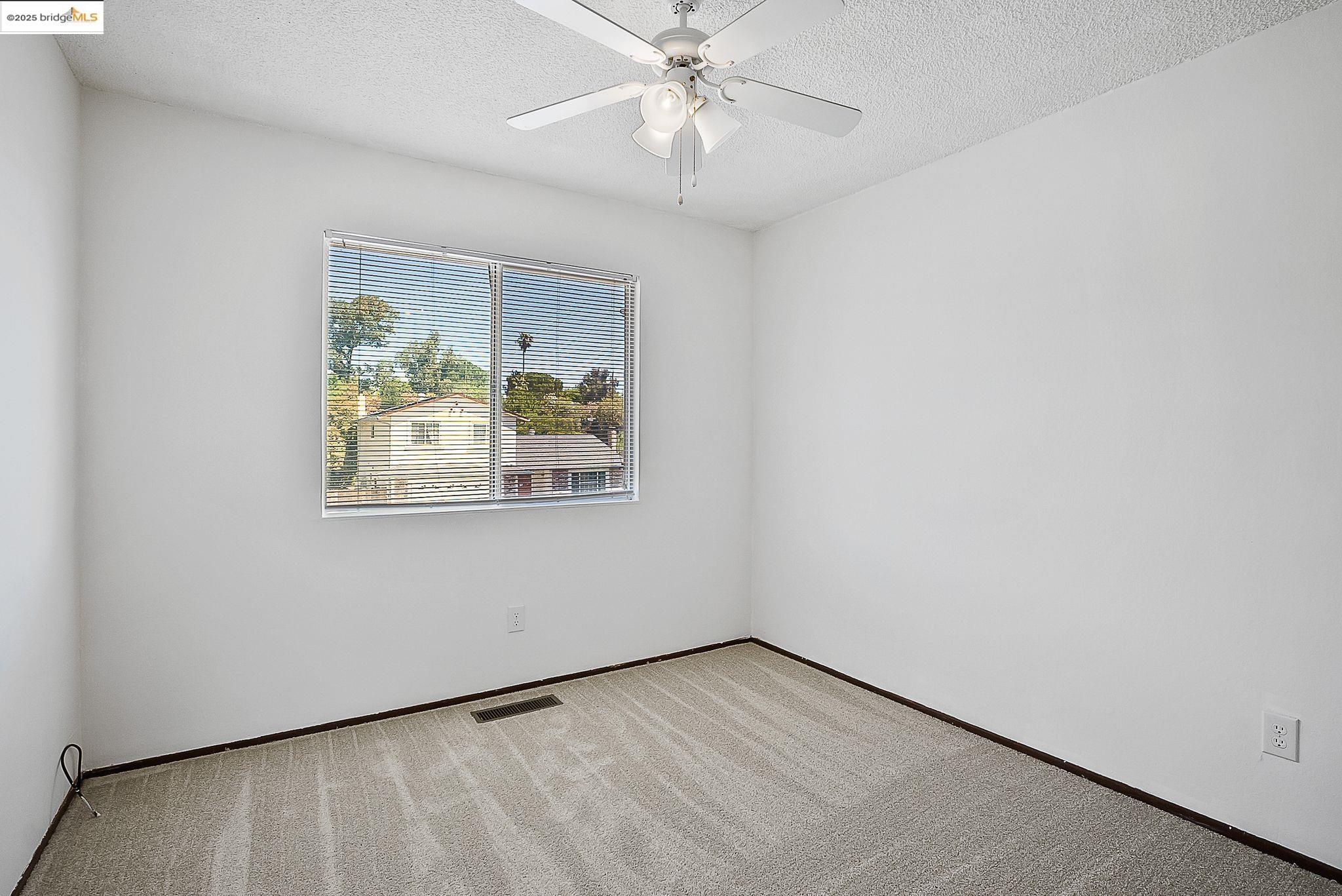 Detail Gallery Image 14 of 26 For 2125 Robles Dr, Antioch,  CA 94509 - 4 Beds | 2/1 Baths