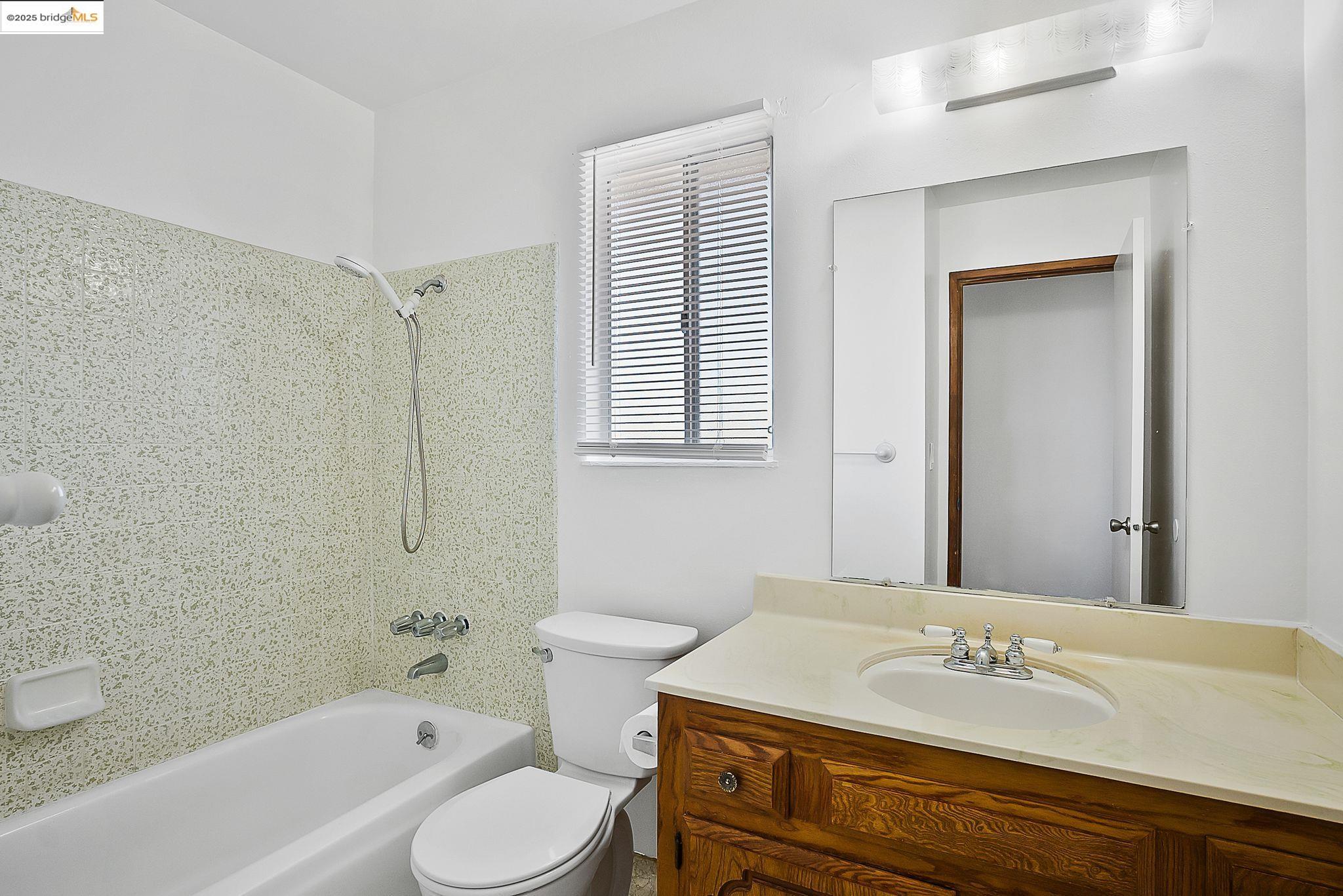 Detail Gallery Image 16 of 26 For 2125 Robles Dr, Antioch,  CA 94509 - 4 Beds | 2/1 Baths