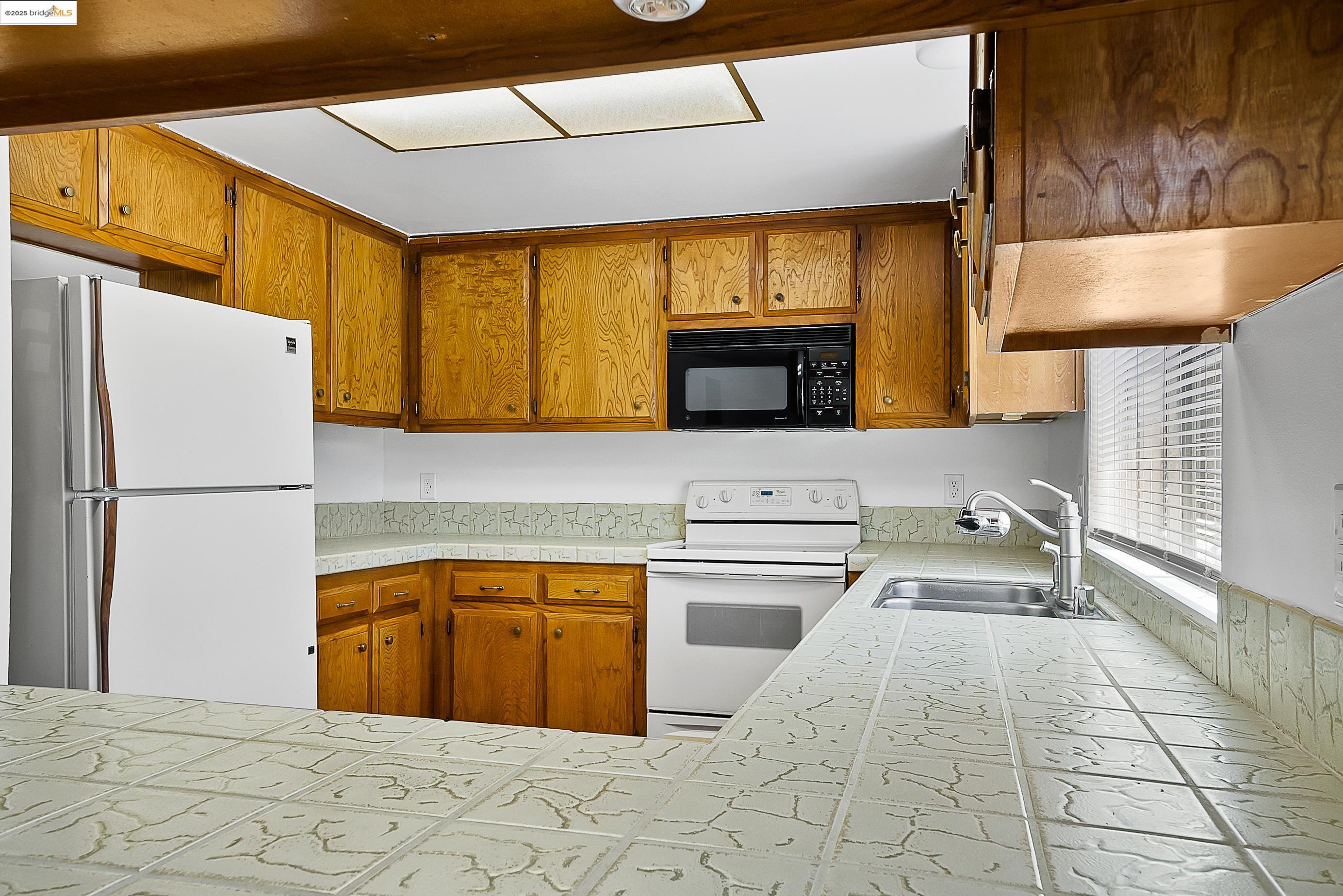 Detail Gallery Image 5 of 26 For 2125 Robles Dr, Antioch,  CA 94509 - 4 Beds | 2/1 Baths