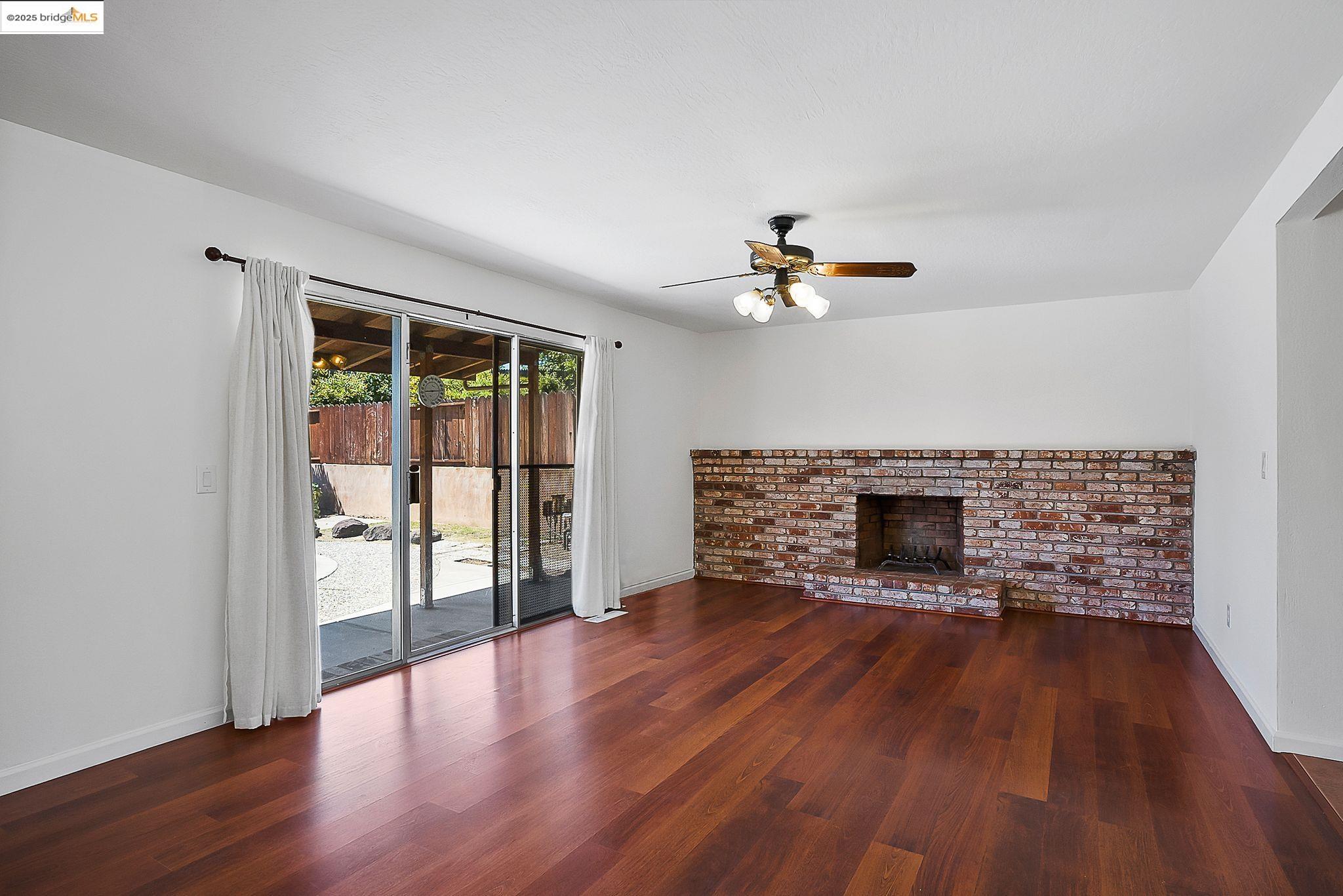 Detail Gallery Image 7 of 26 For 2125 Robles Dr, Antioch,  CA 94509 - 4 Beds | 2/1 Baths