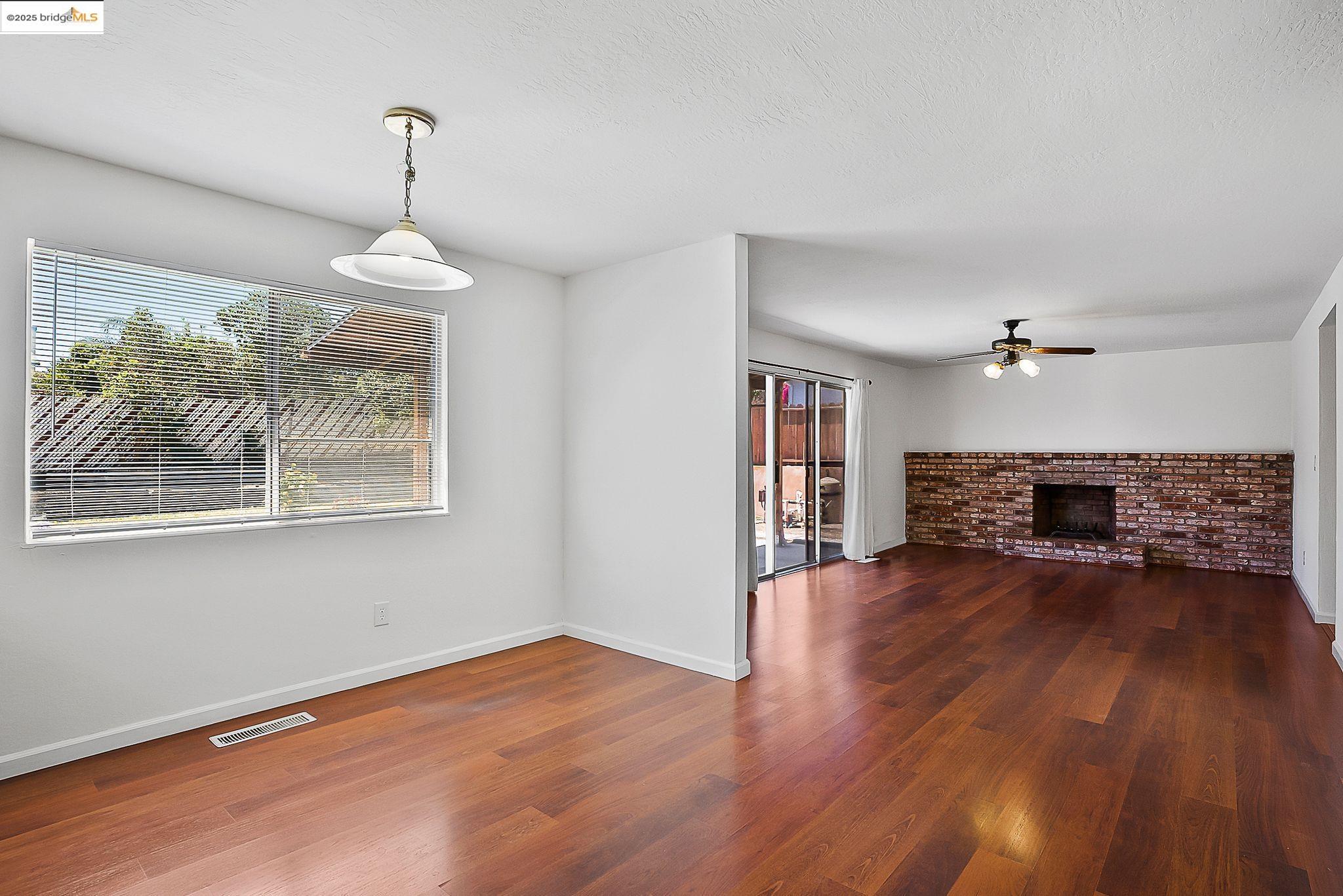 Detail Gallery Image 9 of 26 For 2125 Robles Dr, Antioch,  CA 94509 - 4 Beds | 2/1 Baths