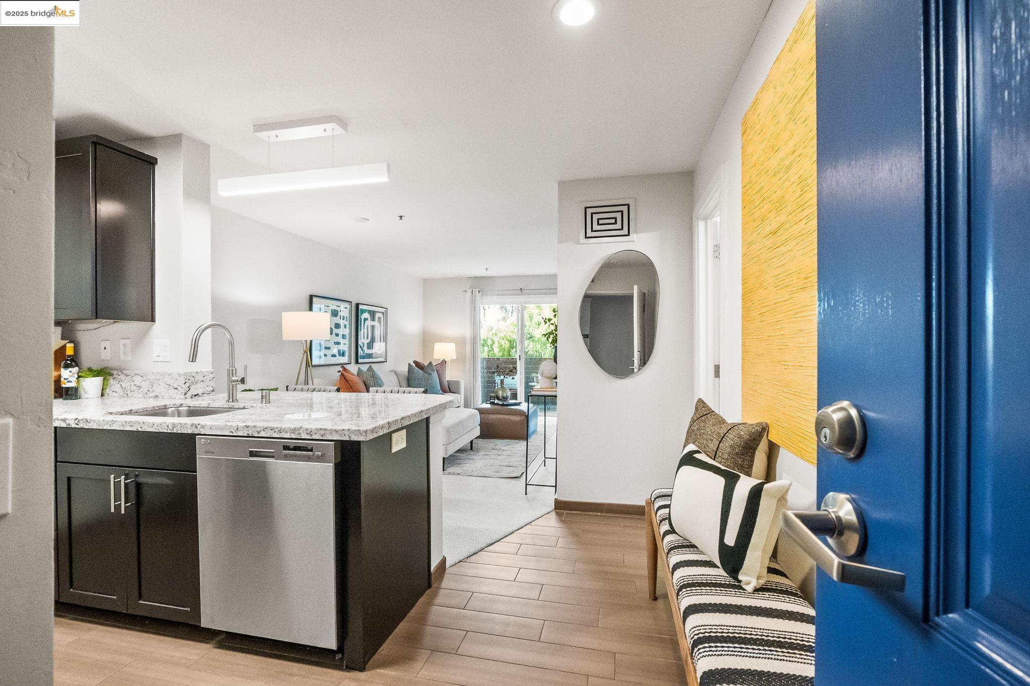 Detail Gallery Image 2 of 41 For 6400 Christie Ave #3119,  Emeryville,  CA 94608 - 0 Beds | 1 Baths