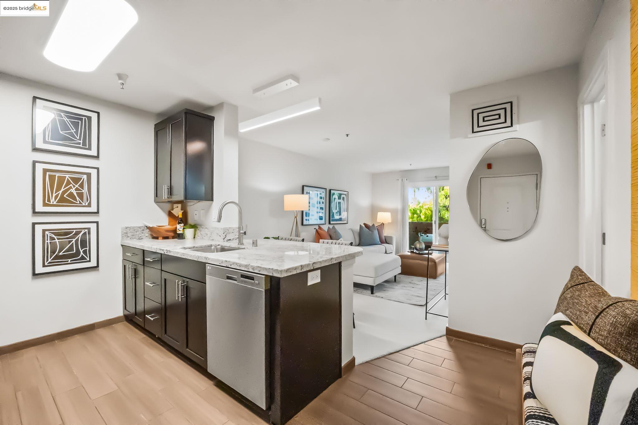 Detail Gallery Image 3 of 41 For 6400 Christie Ave #3119,  Emeryville,  CA 94608 - 0 Beds | 1 Baths