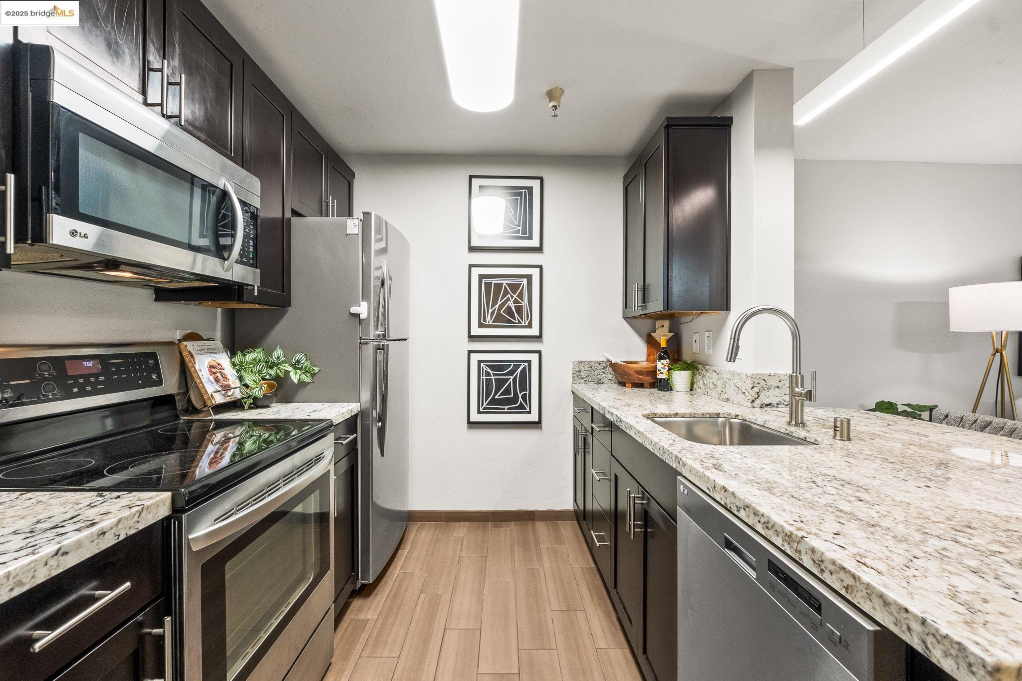 Detail Gallery Image 4 of 41 For 6400 Christie Ave #3119,  Emeryville,  CA 94608 - 0 Beds | 1 Baths