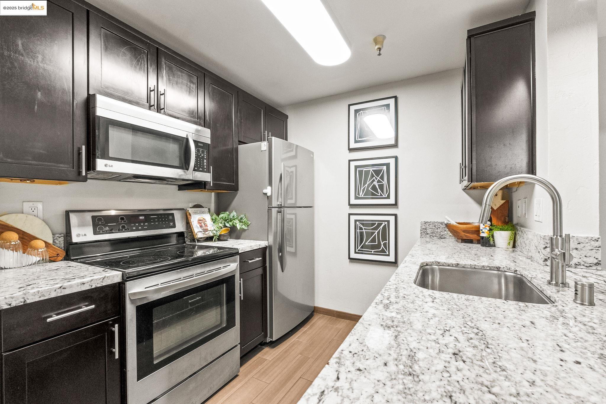 Detail Gallery Image 5 of 41 For 6400 Christie Ave #3119,  Emeryville,  CA 94608 - 0 Beds | 1 Baths
